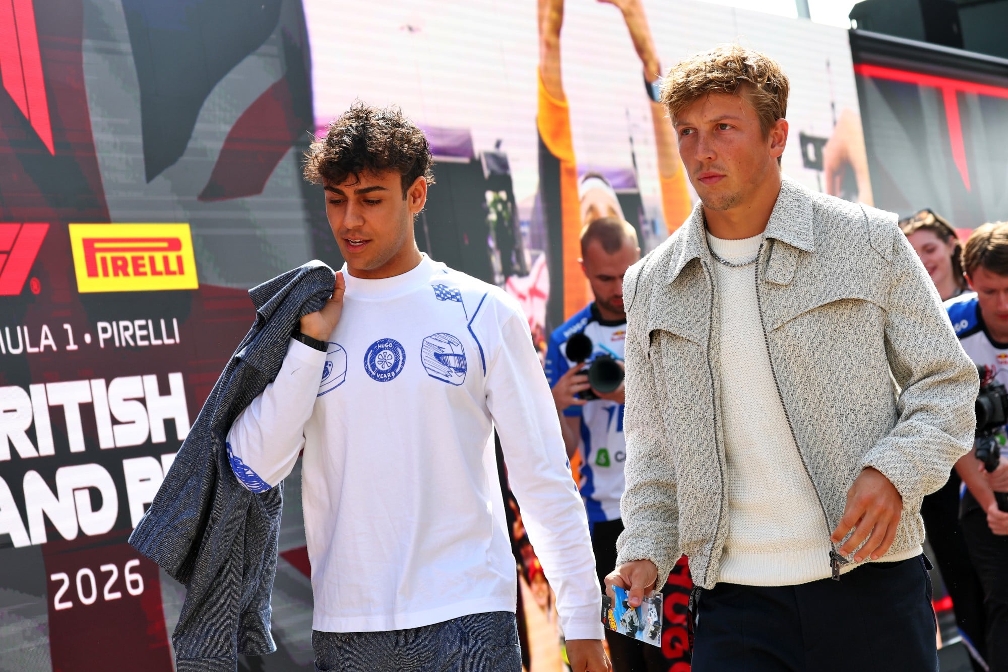F1: Confira as imagens desta sexta-feira do GP da Inglaterra (L to R): Arvid Lindblad (GBR) Racing Bulls Formula One Team with his team mate Liam Lawson (NZL) Racing Bulls Formula One Team.