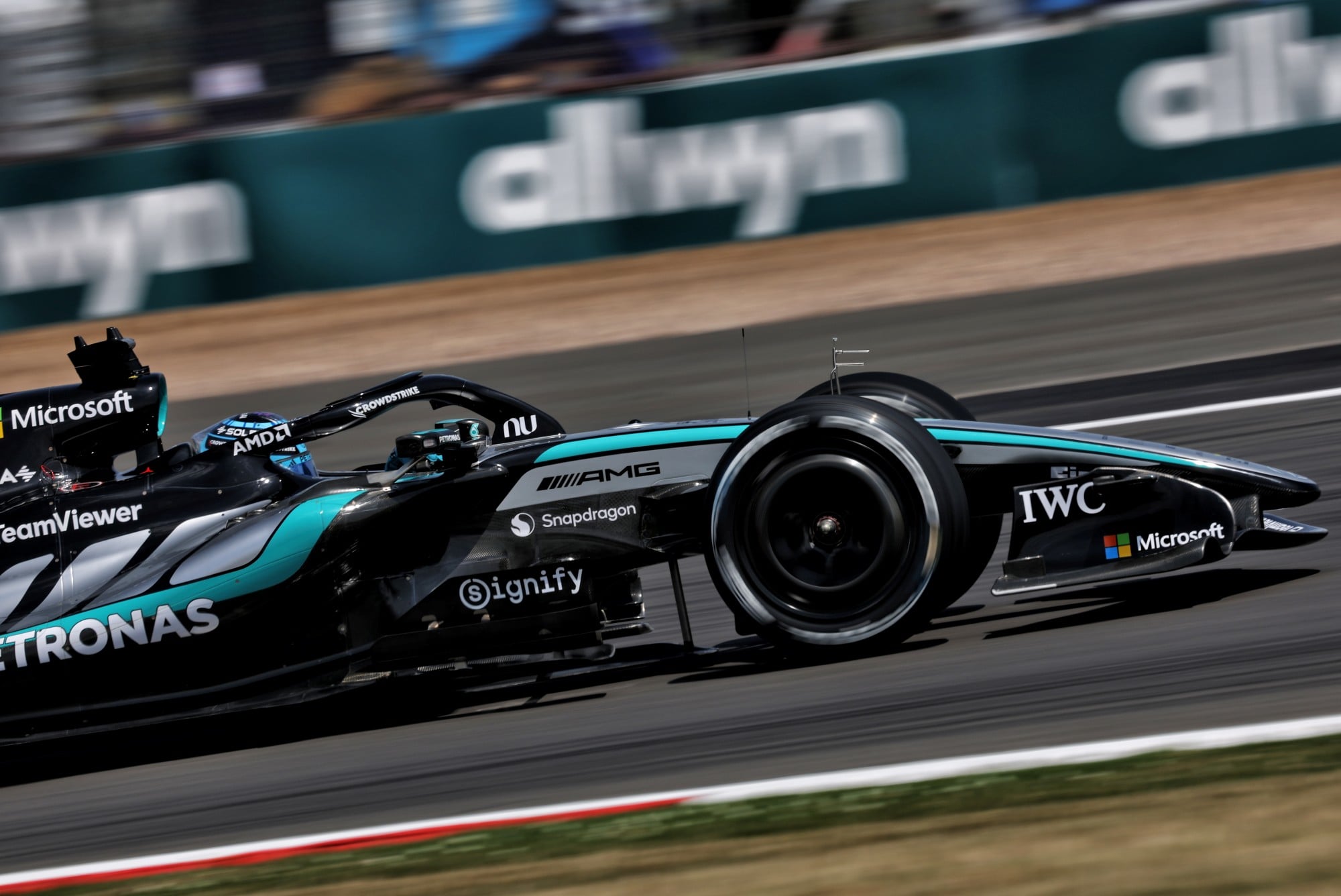 F1: Confira as imagens desta sexta-feira do GP da Inglaterra George Russell (GBR) Mercedes AMG Formula One Team W17.