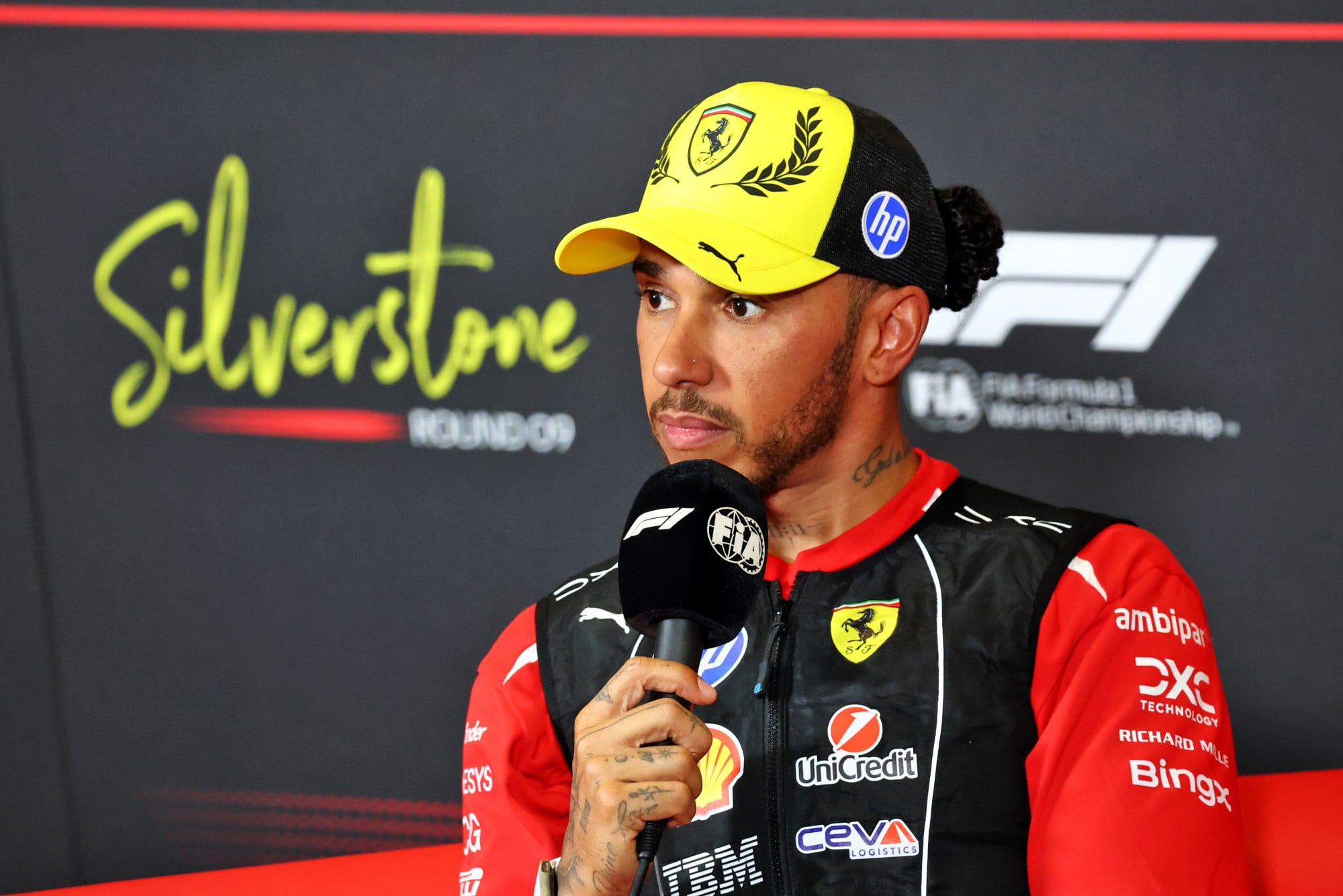 F1: Hamilton espera que a Ferrari "trabalhe como equipe" para derrotar Mercedes Lewis Hamilton (GBR) Scuderia Ferrari in the post Sprint FIA Press Conference.