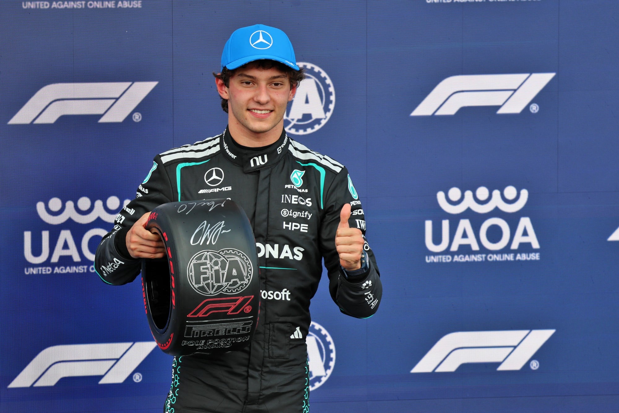 F1: Wolff relembra linha do tempo até contratação de Antonelli por Mercedes Andrea Kimi Antonelli (ITA) Mercedes AMG Formula One Team with the Pirelli Pole Position Award in qualifying parc ferme.