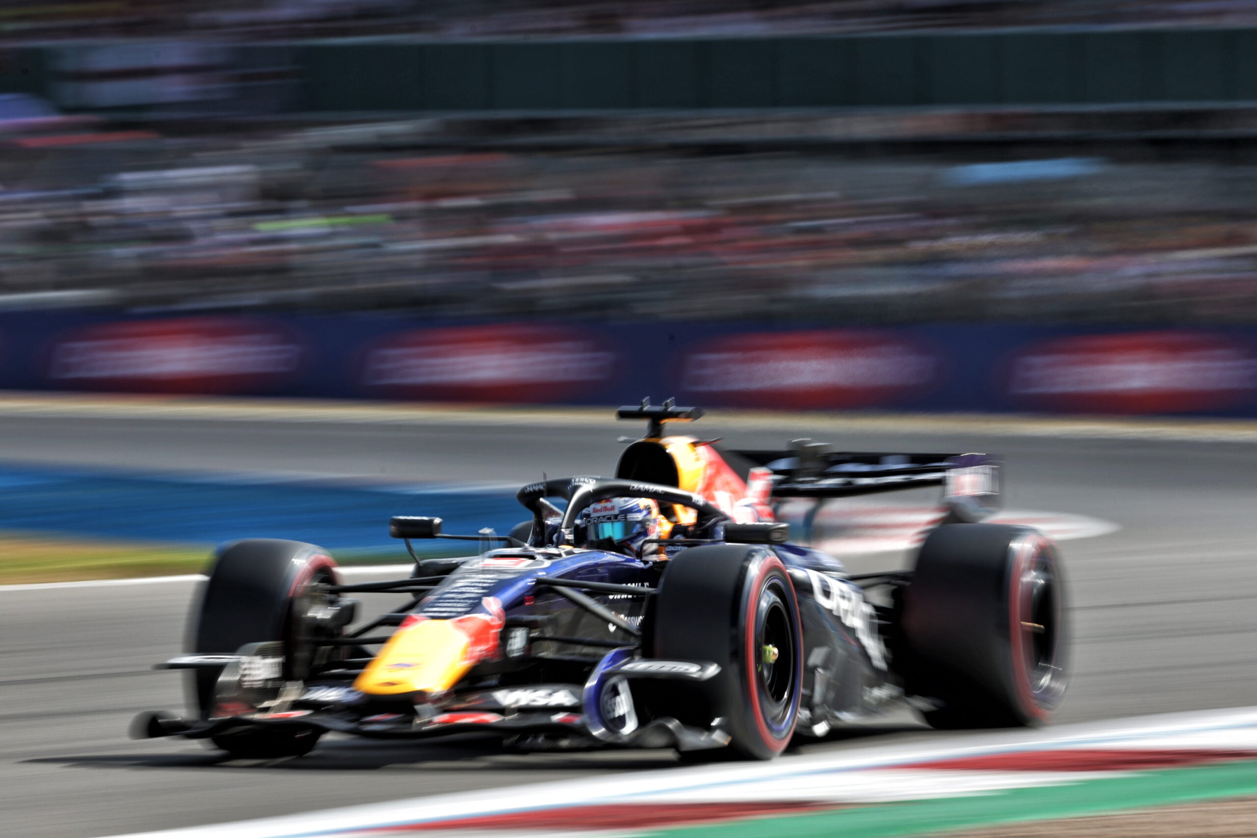 F1: Red Bull não muda carro e Verstappen larga em 7º na Inglaterra Max Verstappen (NLD) Red Bull Racing RB22.
