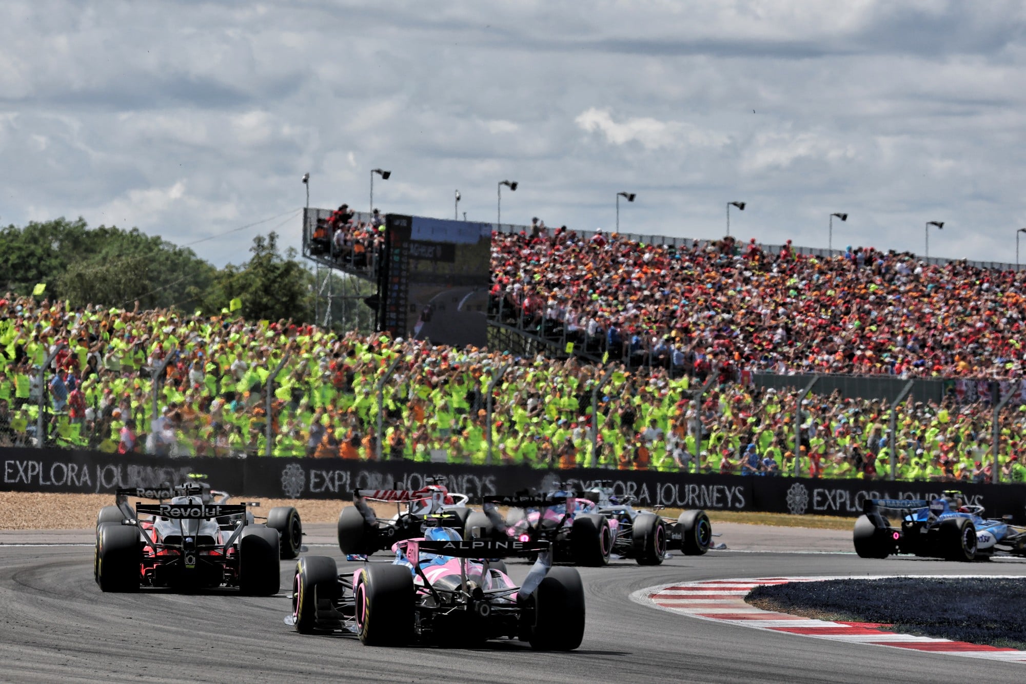 F1: Confira as imagens do GP da Inglaterra 2026 Franco Colapinto (ARG) Alpine F1 Team A526 at the start of the race.