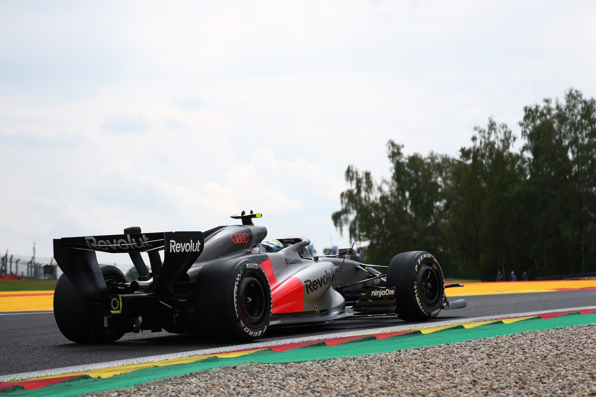 F1 hoje: Antonelli lidera, Norris é punido e Gasly bate Gabriel Bortoleto (BRA) Audi F1 Team R26.