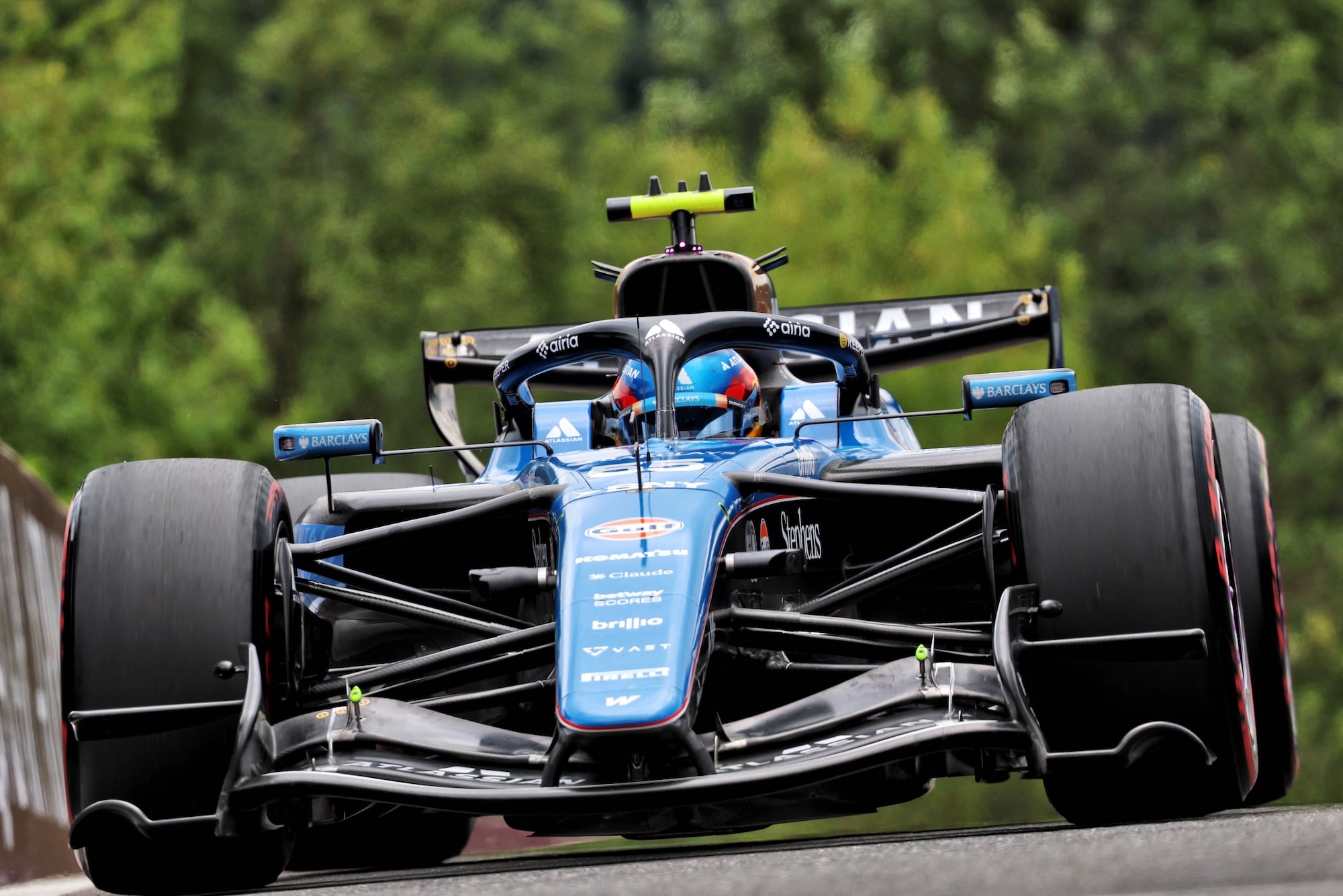 F1: Williams vê evolução, mas admite distância para concorrentes diretos Carlos Sainz (ESP) Williams F1 Team FW48.