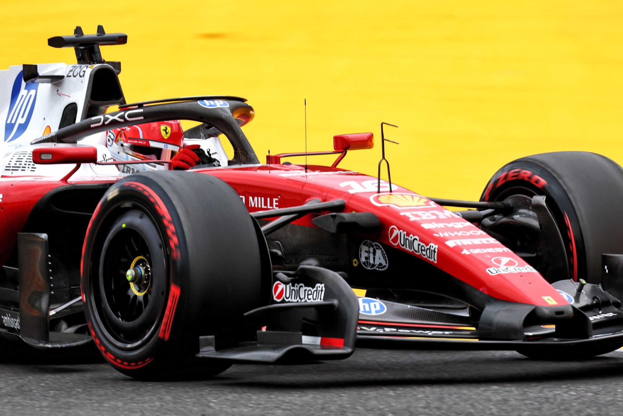 F1: Ferrari busca ajustes após sexta-feira de trabalho intenso Charles Leclerc (MON) Scuderia Ferrari SF-26.