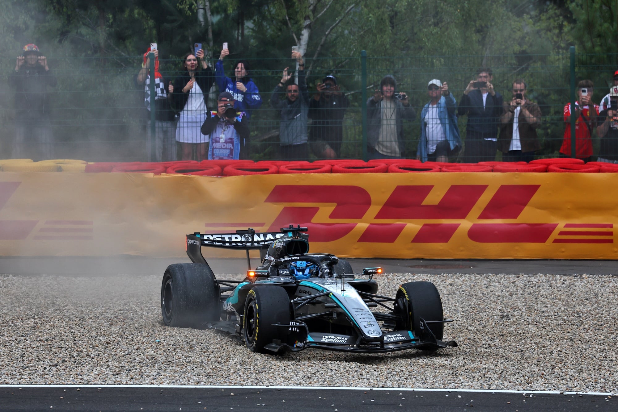 F1: Confira as imagens do GP da Bélgica 2026 George Russell (GBR) Mercedes AMG Formula One Team W17 retired from the race.