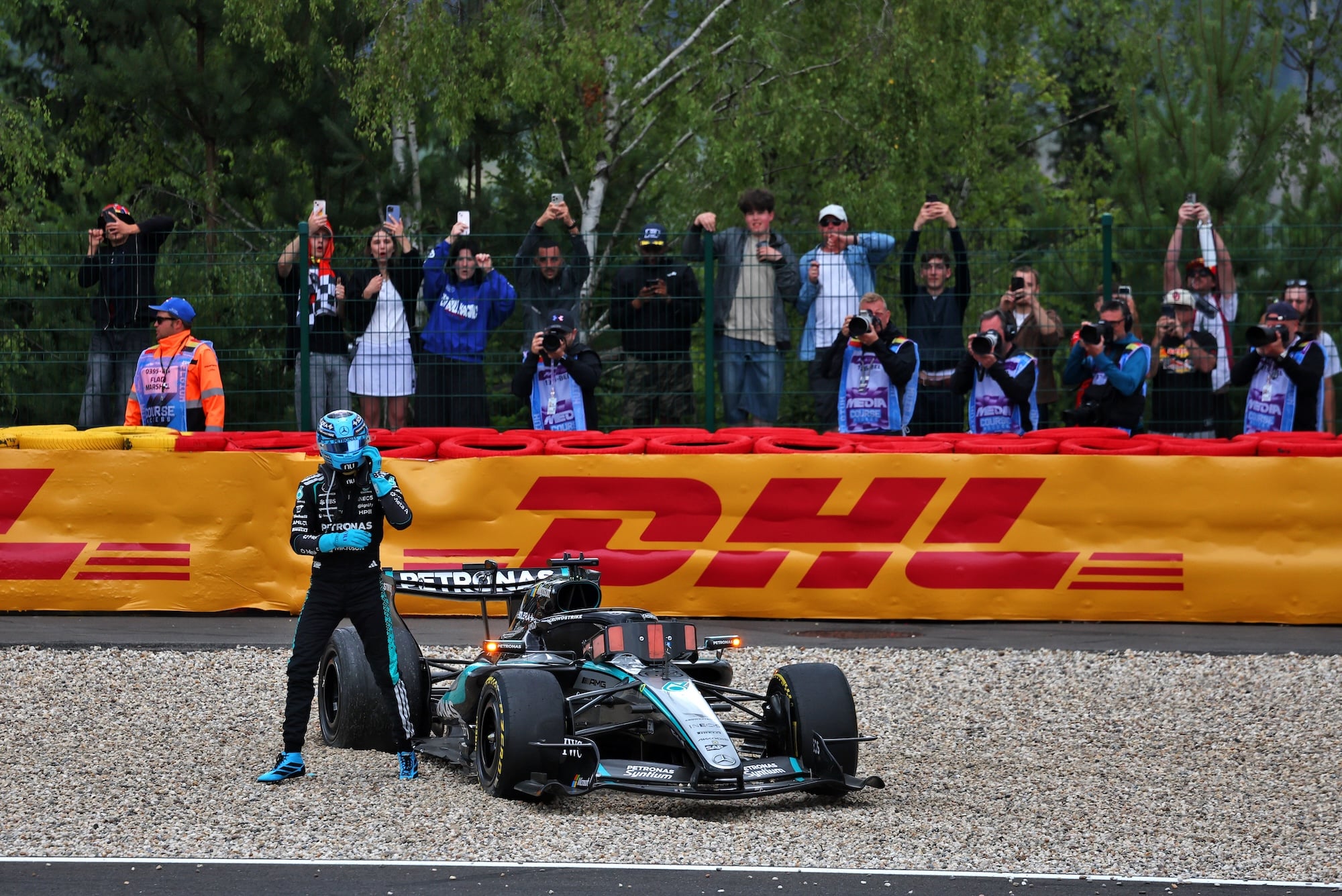 F1: Confira as imagens do GP da Bélgica 2026 George Russell (GBR) Mercedes AMG Formula One Team W17 retired from the race.