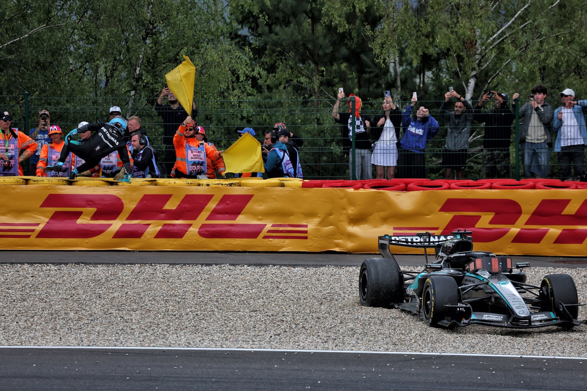 F1: Confira as imagens do GP da Bélgica 2026 George Russell (GBR) Mercedes AMG Formula One Team W17 retired from the race.