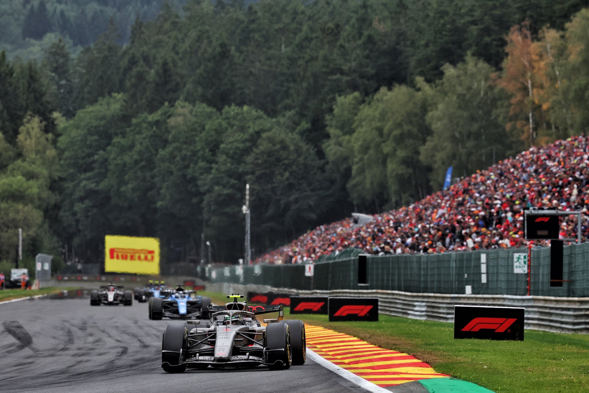 F1: Confira as imagens do GP da Bélgica 2026 Gabriel Bortoleto (BRA) Audi F1 Team R26.