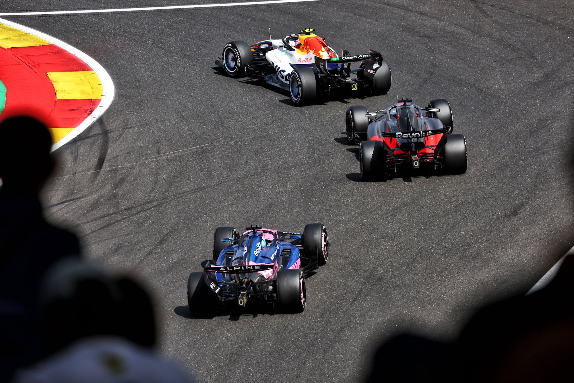 F1: Confira as imagens do GP da Bélgica 2026 Liam Lawson (NZL) Racing Bulls Formula One Team VCARB 03 leads Gabriel Bortoleto (BRA) Audi F1 Team R26 and Pierre Gasly (FRA) Alpine F1 Team A526.