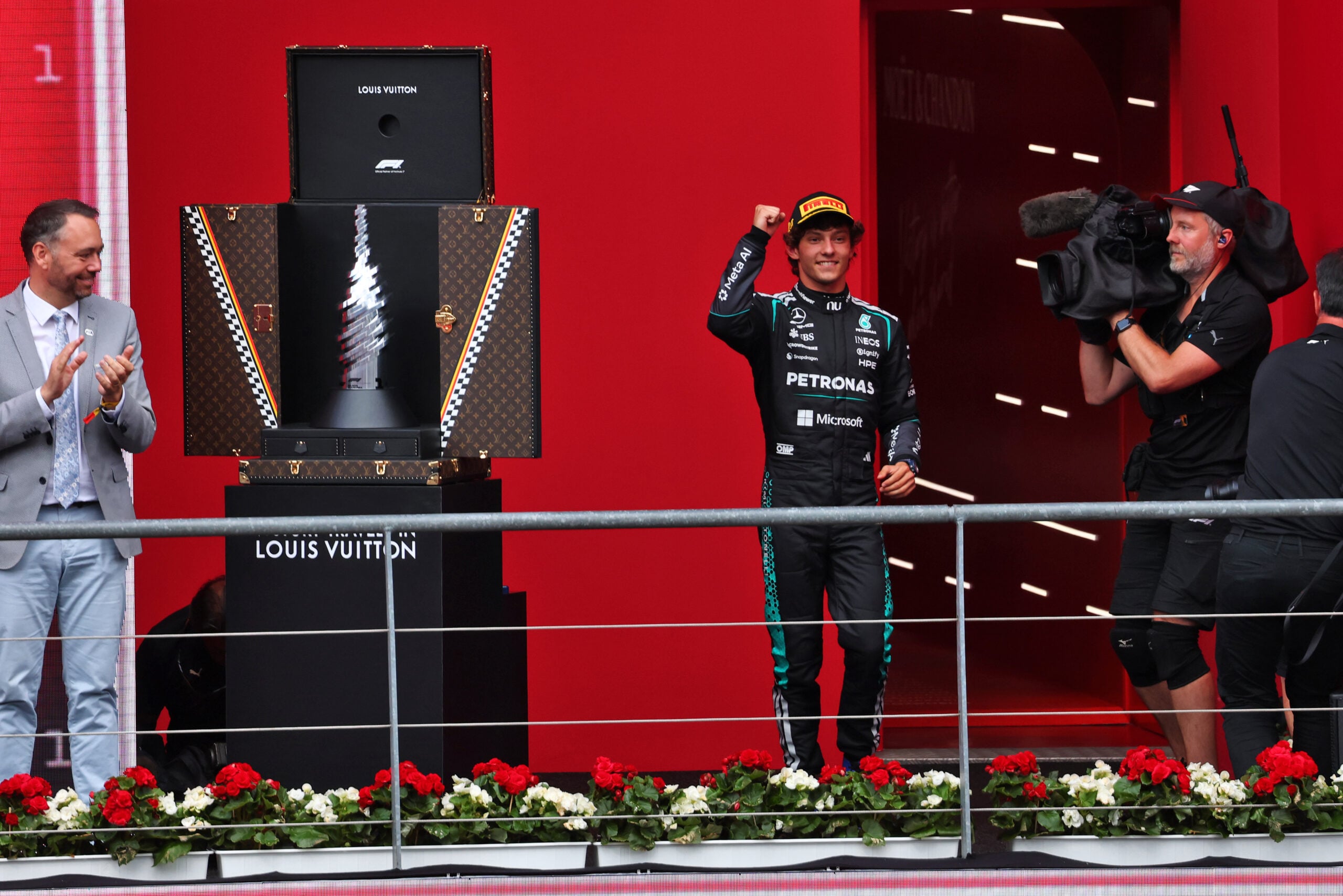F1: Antonelli fala sobre largada caótica no GP da Bélgica Race winner Andrea Kimi Antonelli (ITA) Mercedes AMG Formula One Team celebrates otpp.