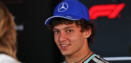 F1: Antonelli aproveita férias de verão em iate de Wolff na Sardenha