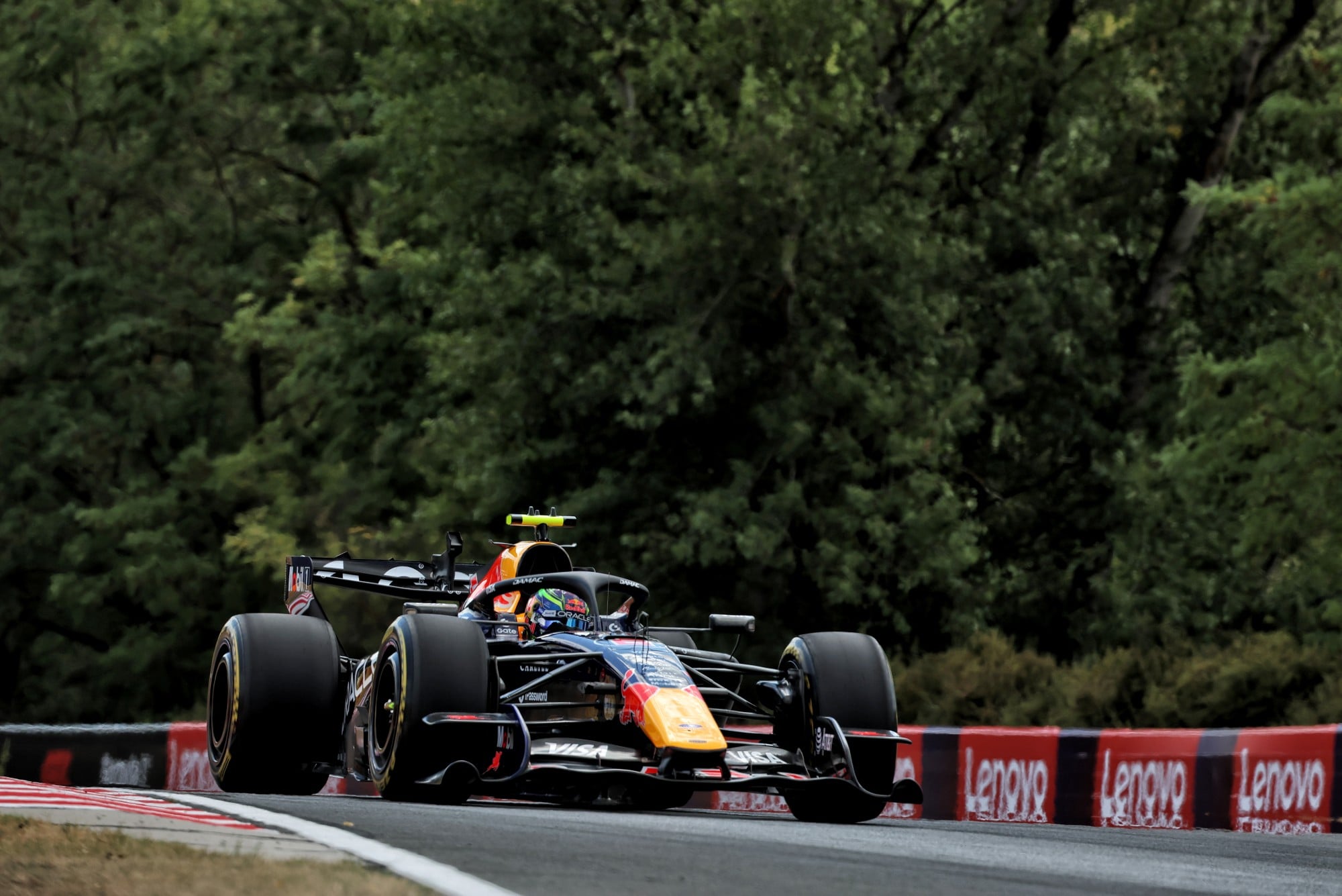 F1: Red Bull comemora pódio de Verstappen e boa sequência de Hadjar Isack Hadjar (FRA) Red Bull Racing RB22.