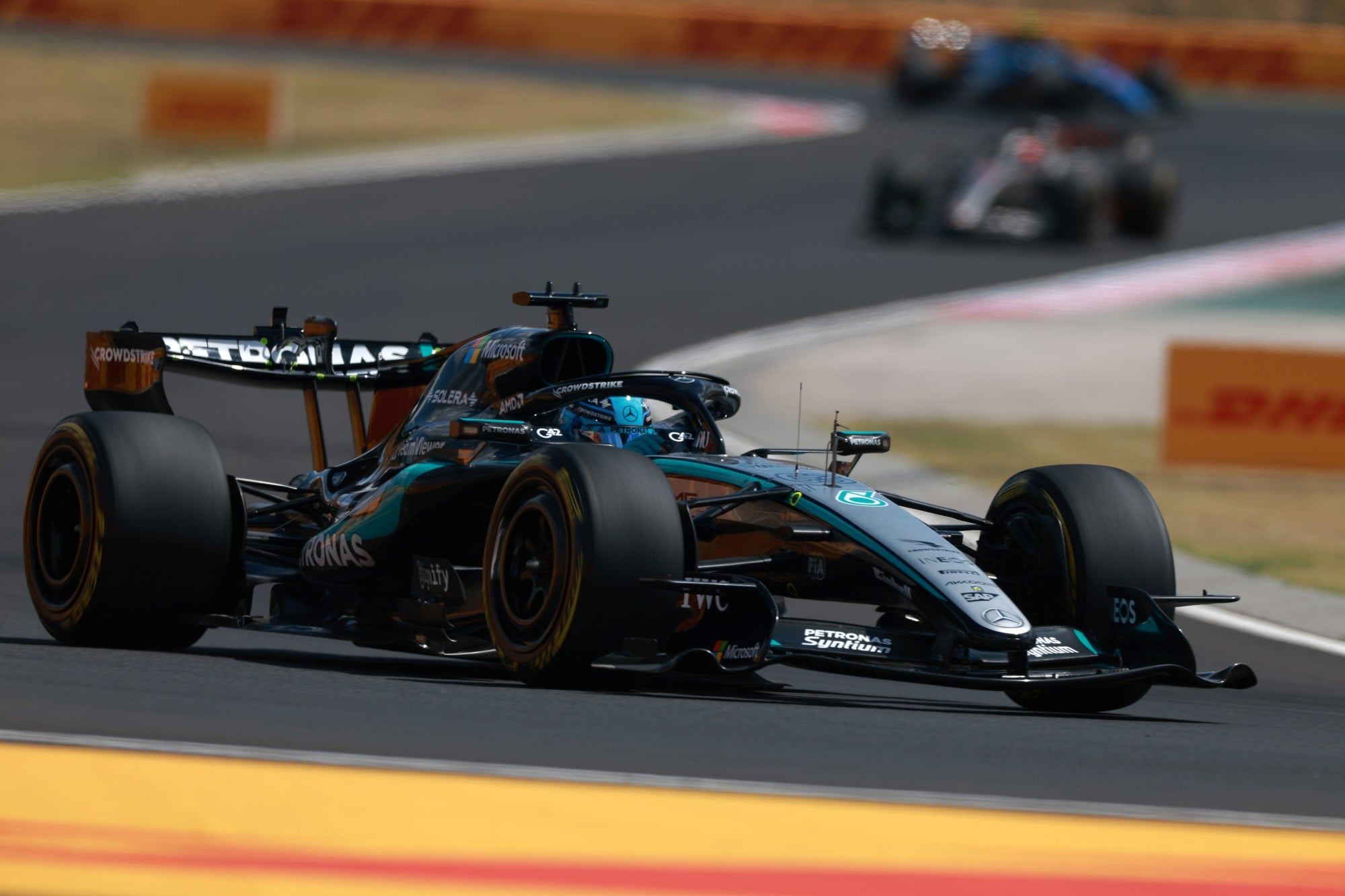F1: Russell abandona carro após classificação por falha na Mercedes
