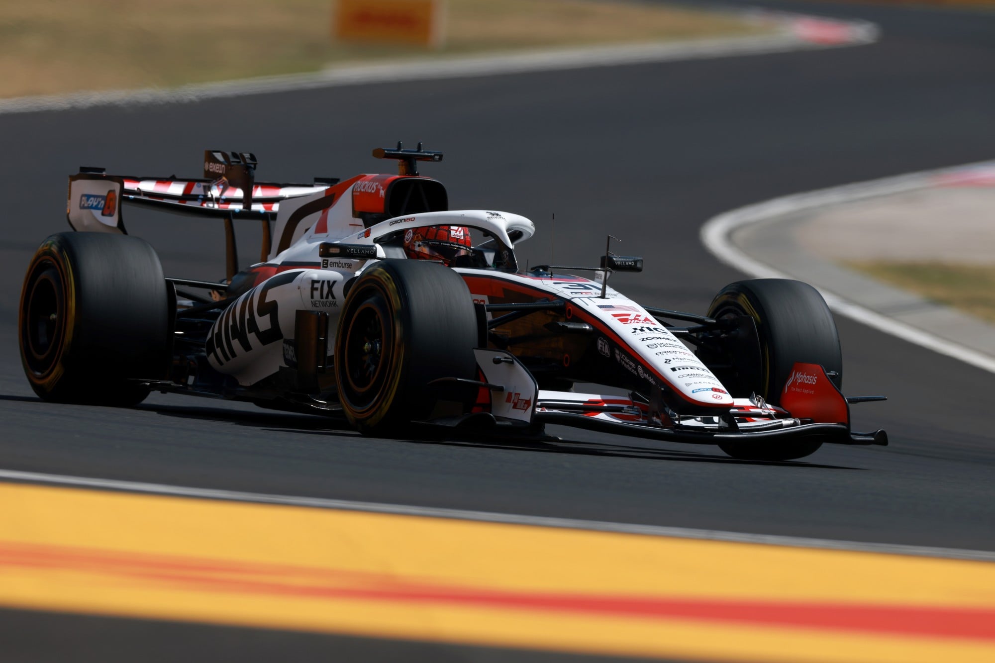 F1: Haas vê sinais positivos apesar de resultado discreto na Hungria Esteban Ocon (FRA) Haas F1 Team VF-26.