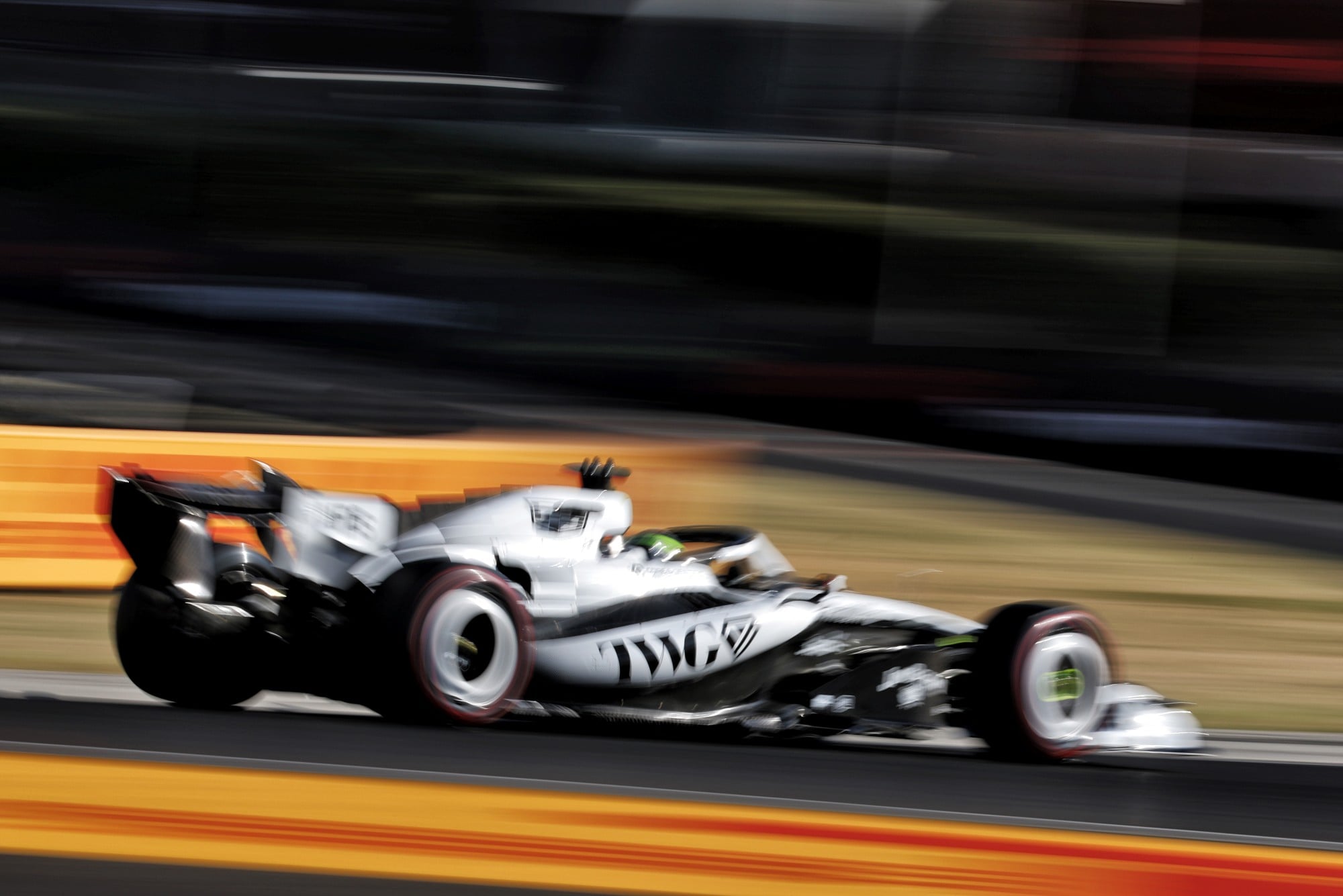 F1: Cadillac vê carro com potencial na Hungria: "Vamos ver como as coisas desenrolam" Sergio Perez (MEX) Cadillac Formula 1 Team MAC-26.