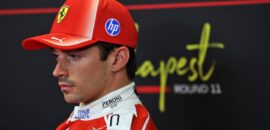 F1: Leclerc cobra Ferrari agressiva na disputa por atualizações