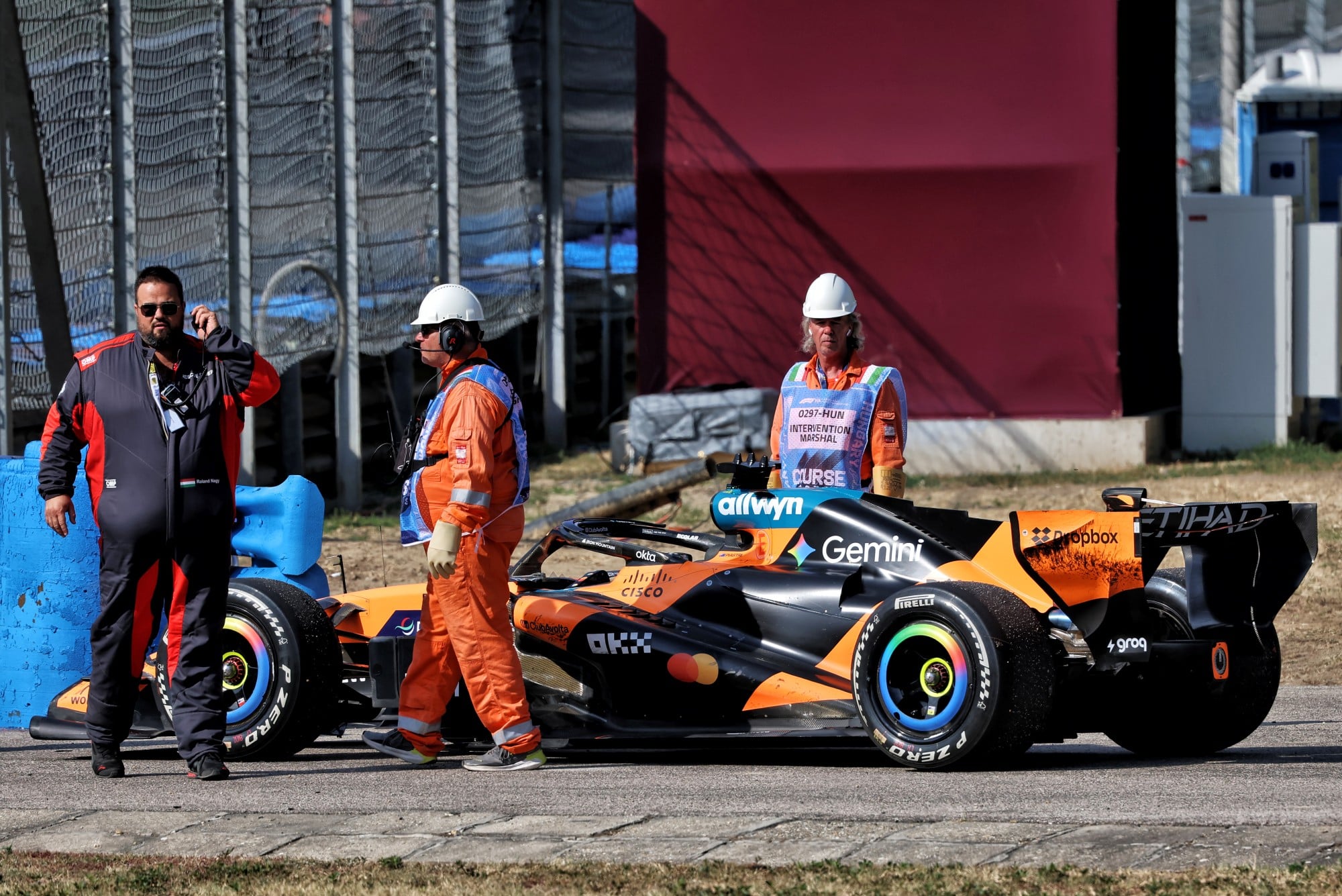 F1: Confira as imagens do GP da Hungria 2026 Oscar Piastri (AUS) McLaren F1 Team MCL40 retired from the race.