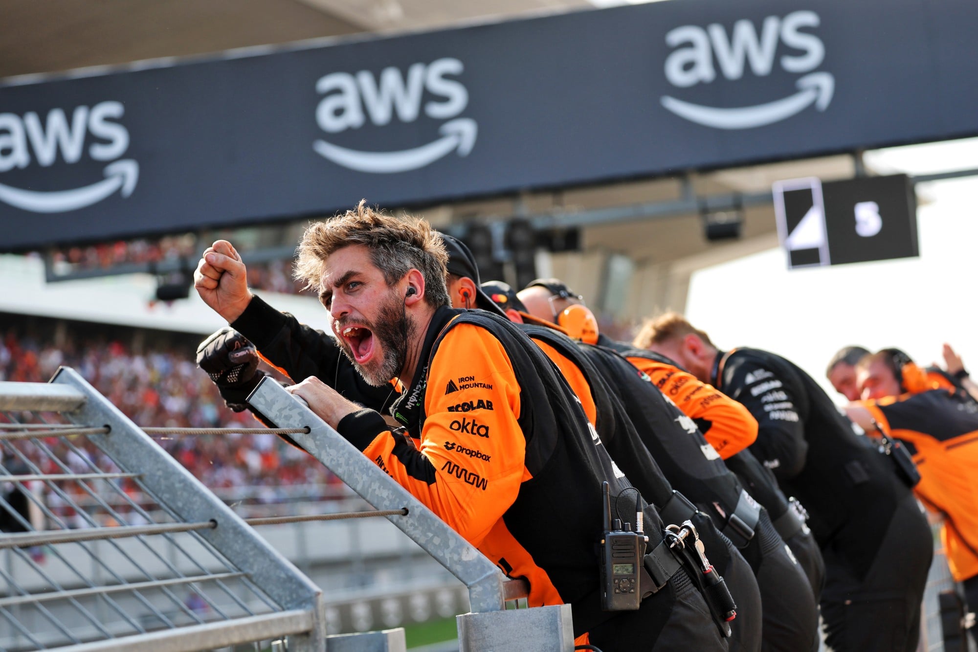 F1: Confira as imagens do GP da Hungria 2026 McLaren F1 Team celebrates at the end of the race.