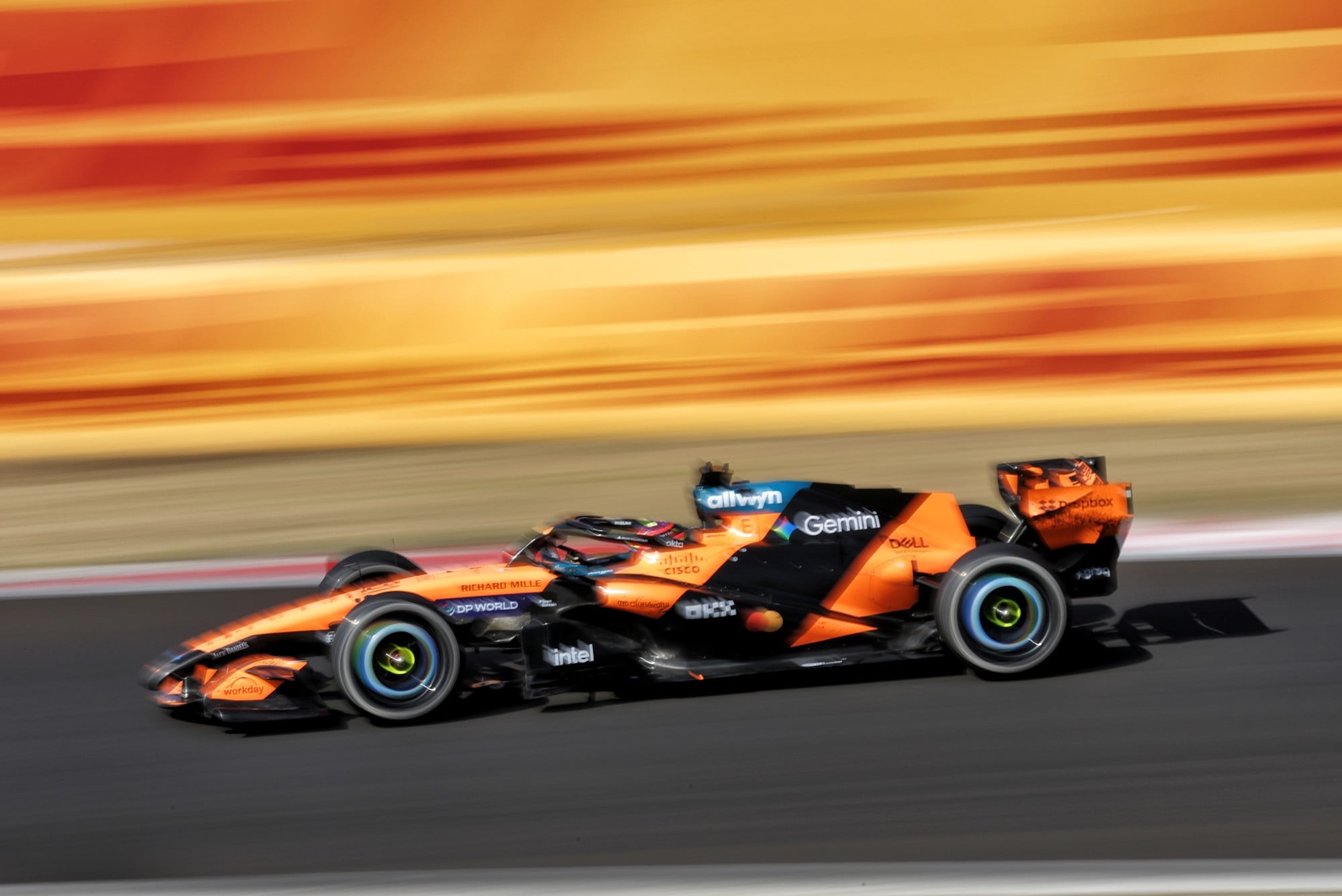 Oscar Piastri (AUS) McLaren F1 Team MCL40.