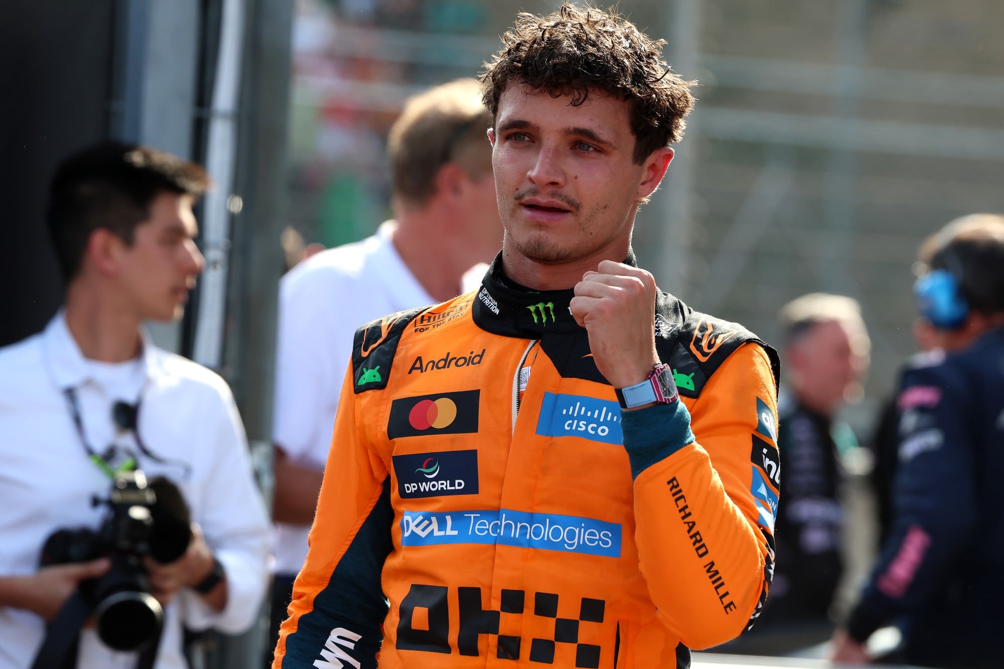 F1: Confira as imagens do GP da Hungria 2026 Race winner Lando Norris (GBR) McLaren F1 Team celebrates in parc ferme.