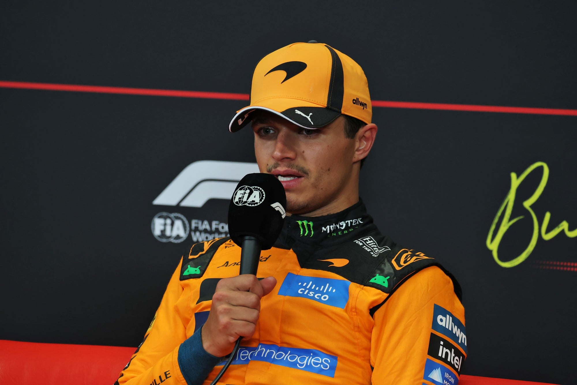 F1: Confira as imagens do GP da Hungria 2026 Lando Norris (GBR) McLaren F1 Team in the post race FIA Press Conference.