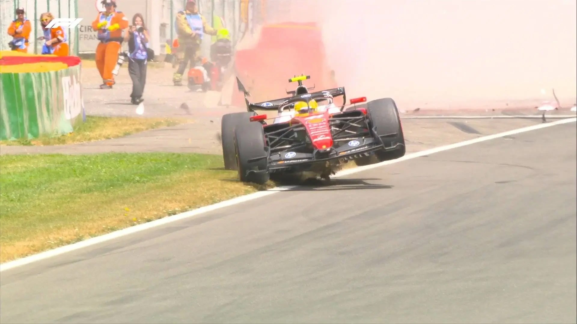 F1: Ferrari confirma Hamilton no Q1 após forte acidente no TL3 F1: Ferrari confirma Hamilton no Q1 após forte acidente no TL3
