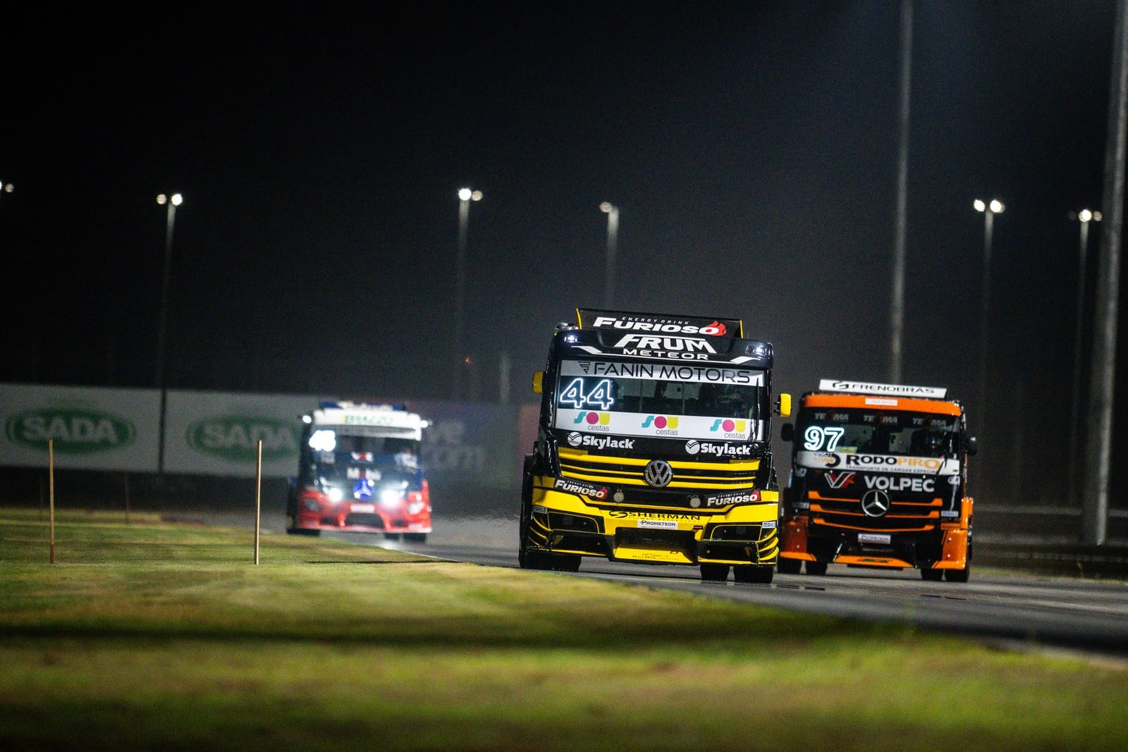 Totti e Dirani dividem vitórias na etapa noturna da Copa Truck em Cuiabá Totti e Dirani dividem vitórias na etapa noturna da Copa Truck em Cuiabá