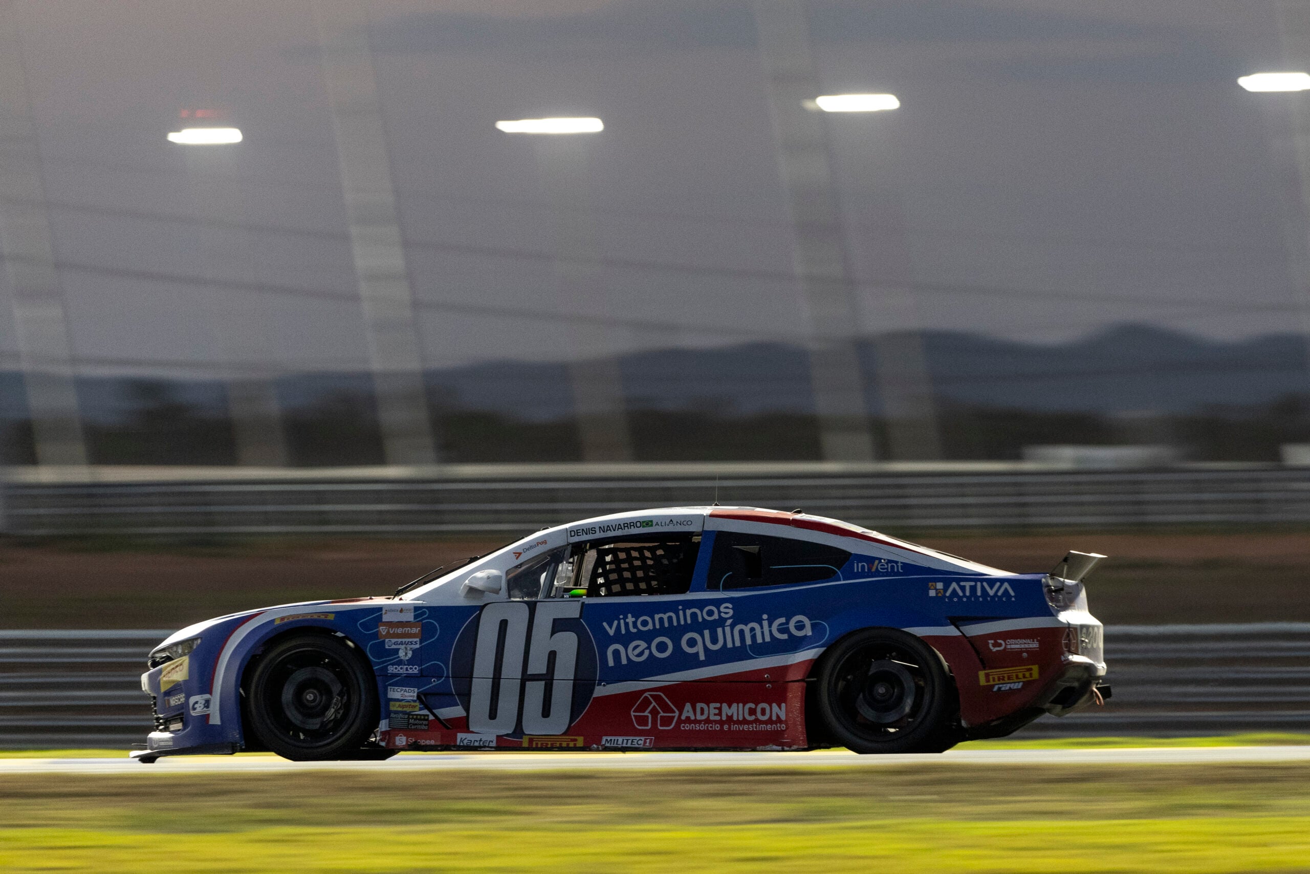 Denis Navarro encara sexta etapa da NASCAR Brasil em Londrina Denis Navarro encara sexta etapa da NASCAR Brasil em Londrina