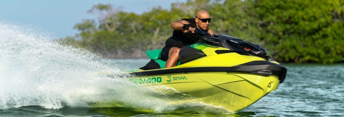 Ayrton Senna, a chuva e o mar: a paixão pouco conhecida do piloto que inspirou uma edição especial da Sea-Doo Ayrton Senna, a chuva e o mar: a paixão pouco conhecida do piloto que inspirou uma edição especial da Sea-Doo