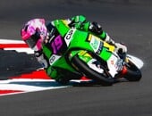 Moto3: Ogden dá o bote no final e fatura pole position na Inglaterra