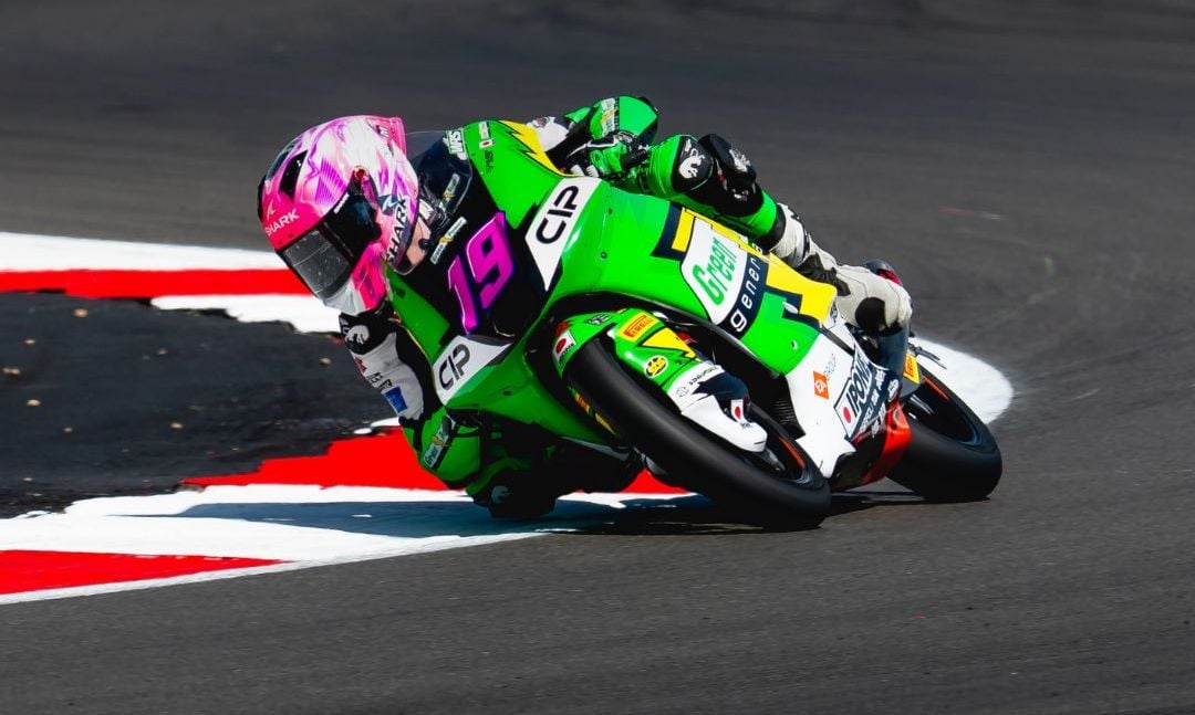 Moto3: Ogden dá o bote no final e fatura pole position na Inglaterra Scott Ogden