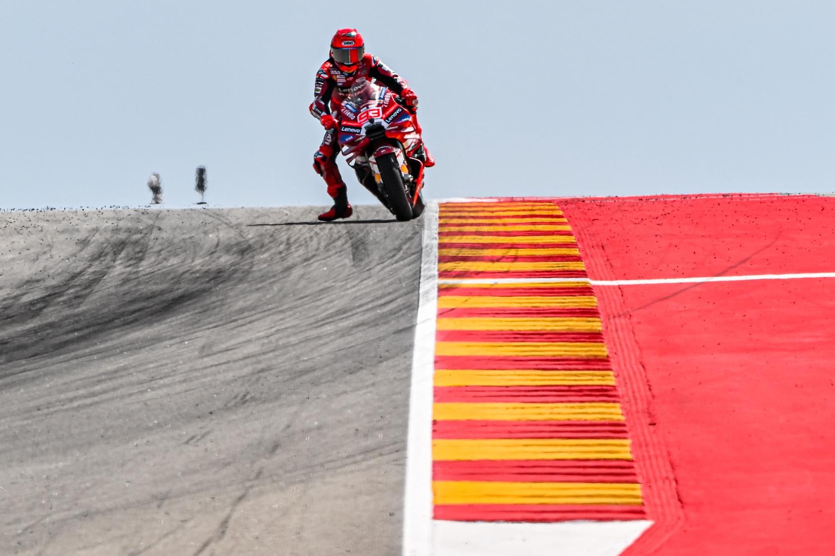 MotoGP: Márquez toma liderança na largada e vence Sprint em Aragón Marc Márquez
