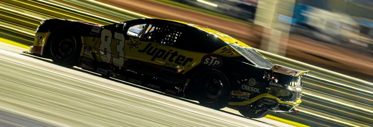 Gabriel Casagrande vence estágio de etapa em Cuiabá e mantém vice-liderança da NASCAR Brasil Gabriel Casagrande vence estágio de etapa em Cuiabá e mantém vice-liderança da NASCAR Brasil