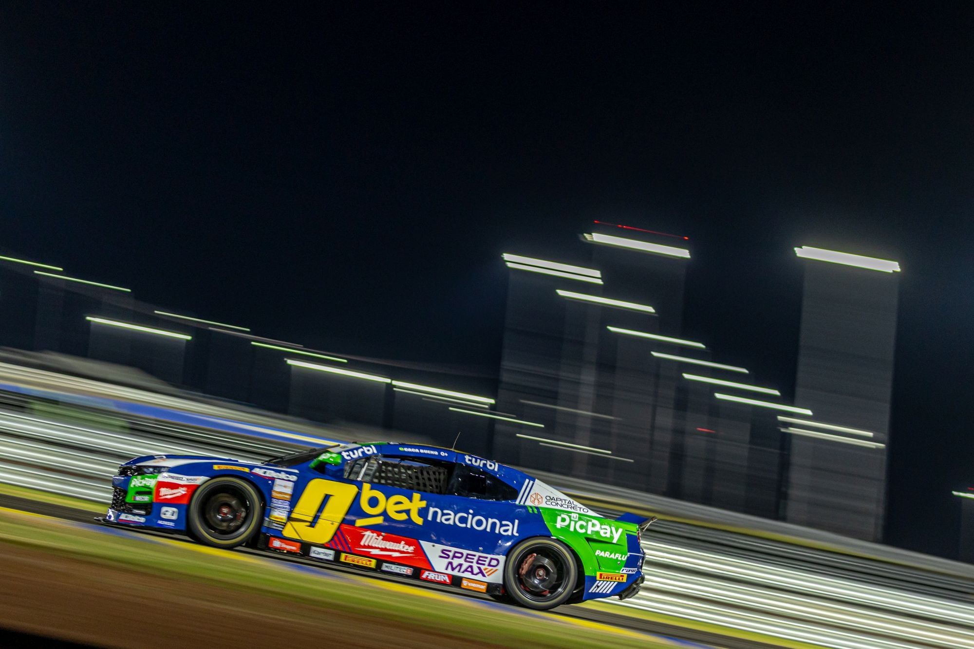 NASCAR Brasil: Cacá Bueno conquista segundo lugar na Sprint Race e larga da primeira fila em Cuiabá