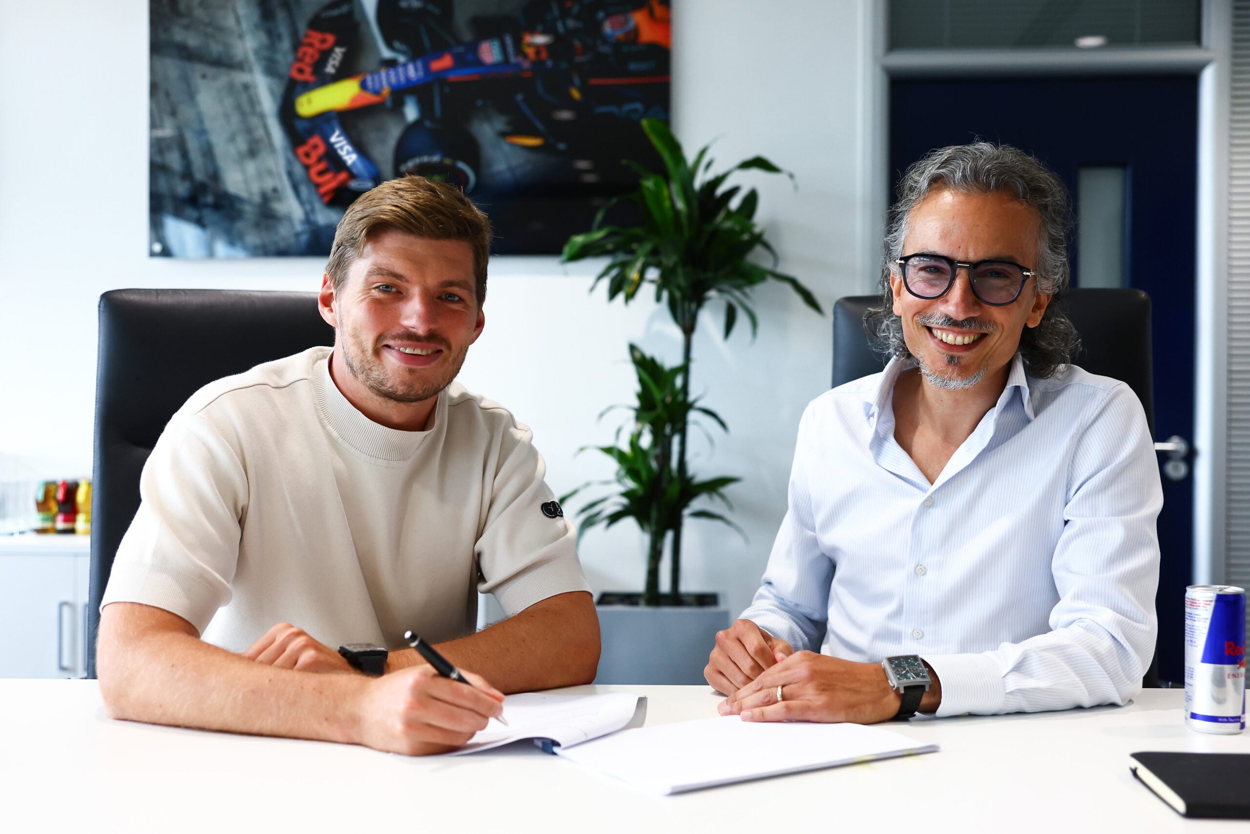 F1: Verstappen exalta renovação e diz que Red Bull é "uma segunda família" F1: Verstappen exalta renovação e diz que Red Bull é "uma segunda família"