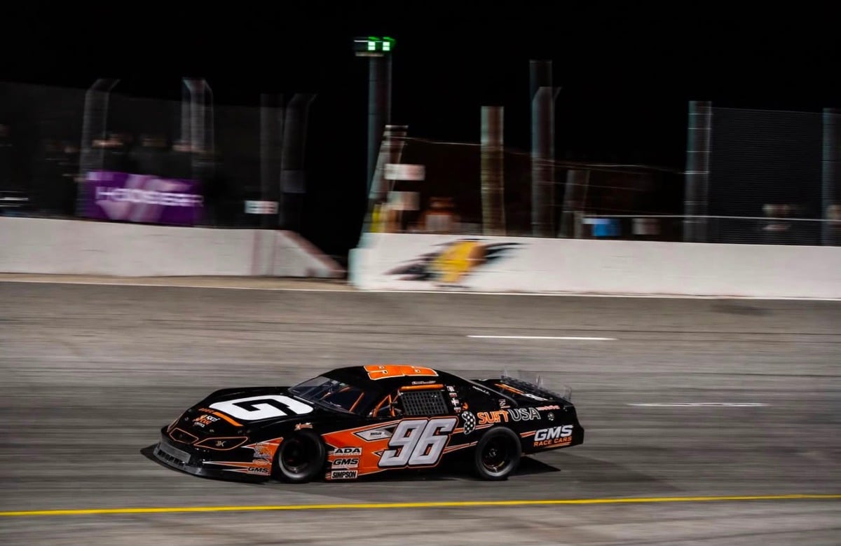 Tito Giaffone estreia nos EUA com segundo lugar em oval após liderar mais de 50 voltas na NASCAR Pro Late Model