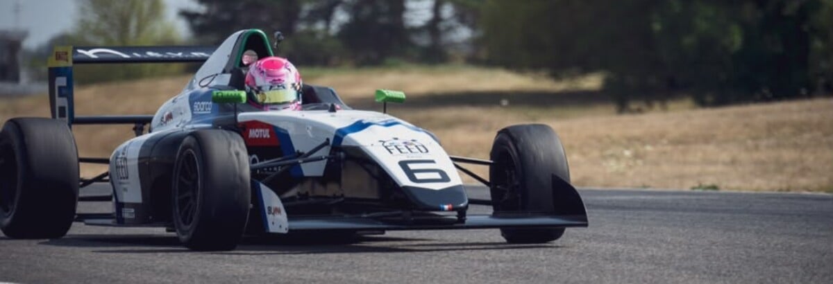 Fórmula 4: Marcella Assumpção é a pilota estreante mais veloz do programa Feed Racing na história Fórmula 4: Marcella Assumpção é a pilota estreante mais veloz do programa Feed Racing na história