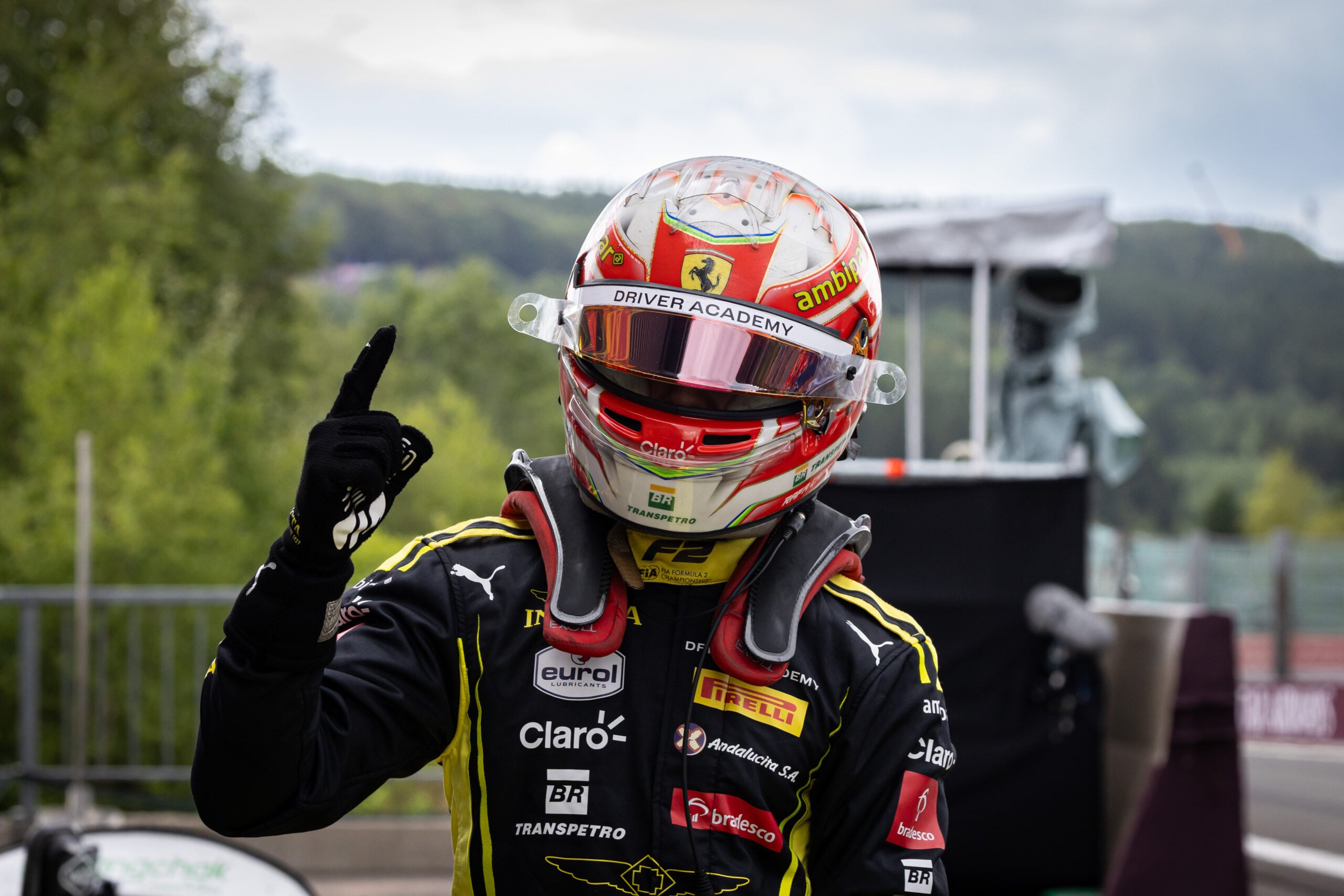 Com Rafael Câmara, Nordeste terá seu primeiro representante no grid titular da Fórmula 1 Race winner Rafael Camara (BRA) Invicta Racing celebrates in parc ferme.