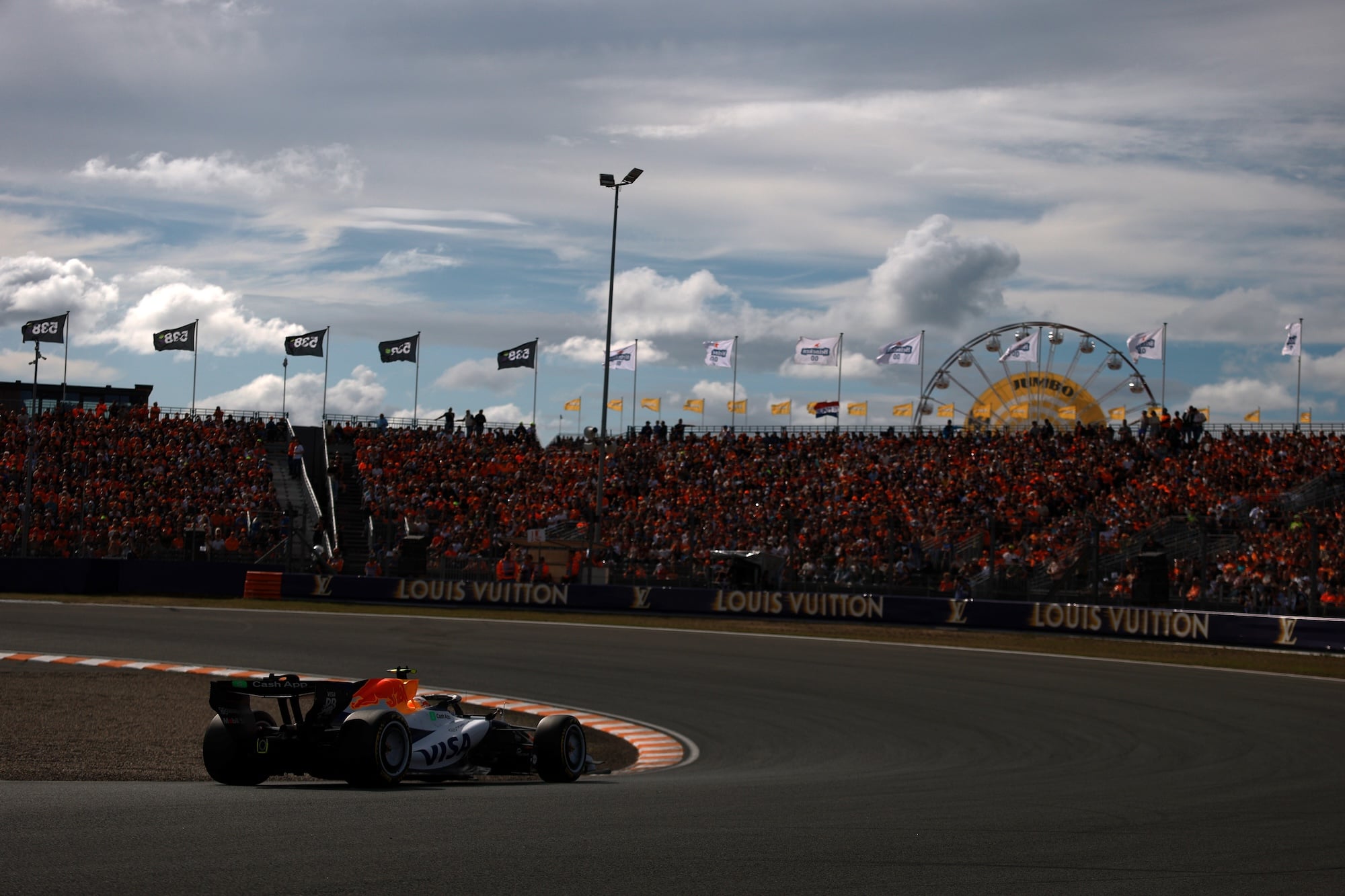 F1: Confira as imagens desta sexta-feira do GP da Holanda 2026 Yuki Tsunoda (JPN) Racing Bulls Formula One Team VCARB 03 Reserve Driver.