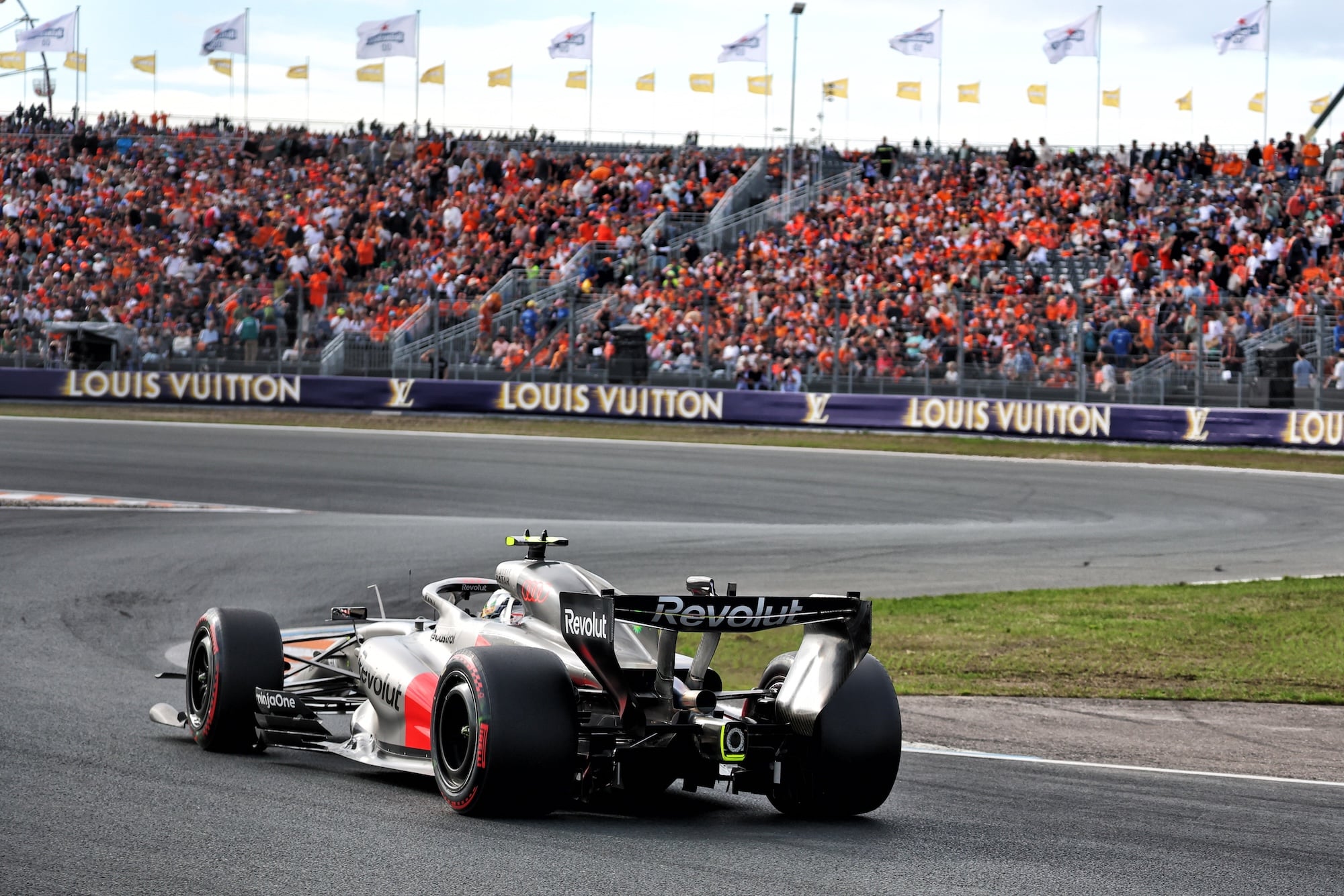 F1: Confira as imagens desta sexta-feira do GP da Holanda 2026 Gabriel Bortoleto (BRA) Audi F1 Team R26.