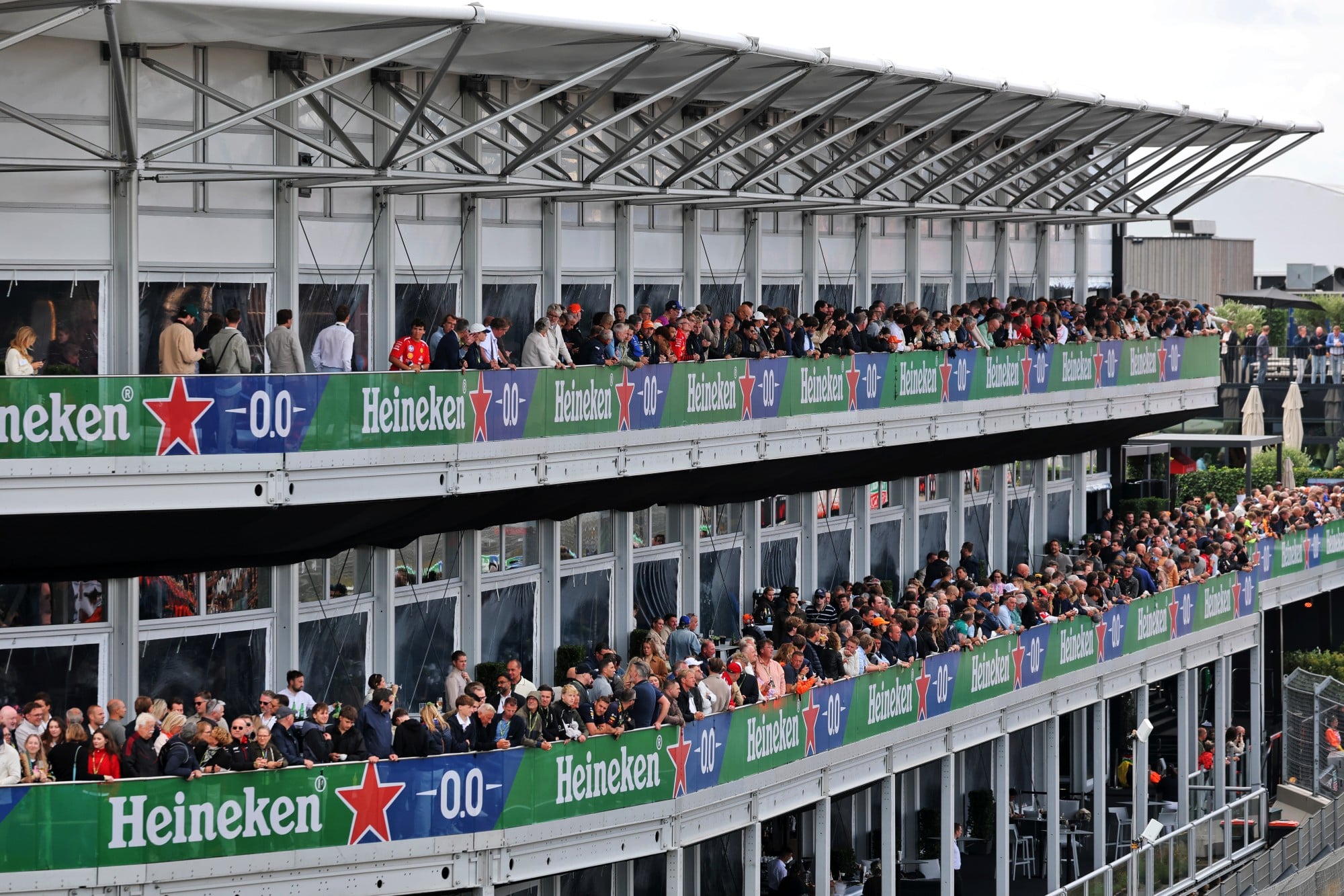 Circuit atmosphere - fans.