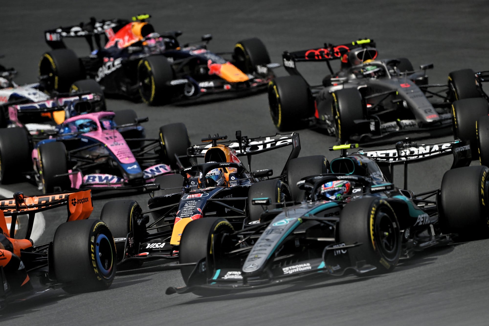 Max Verstappen (NLD) Red Bull Racing RB22 at the start of the race.
