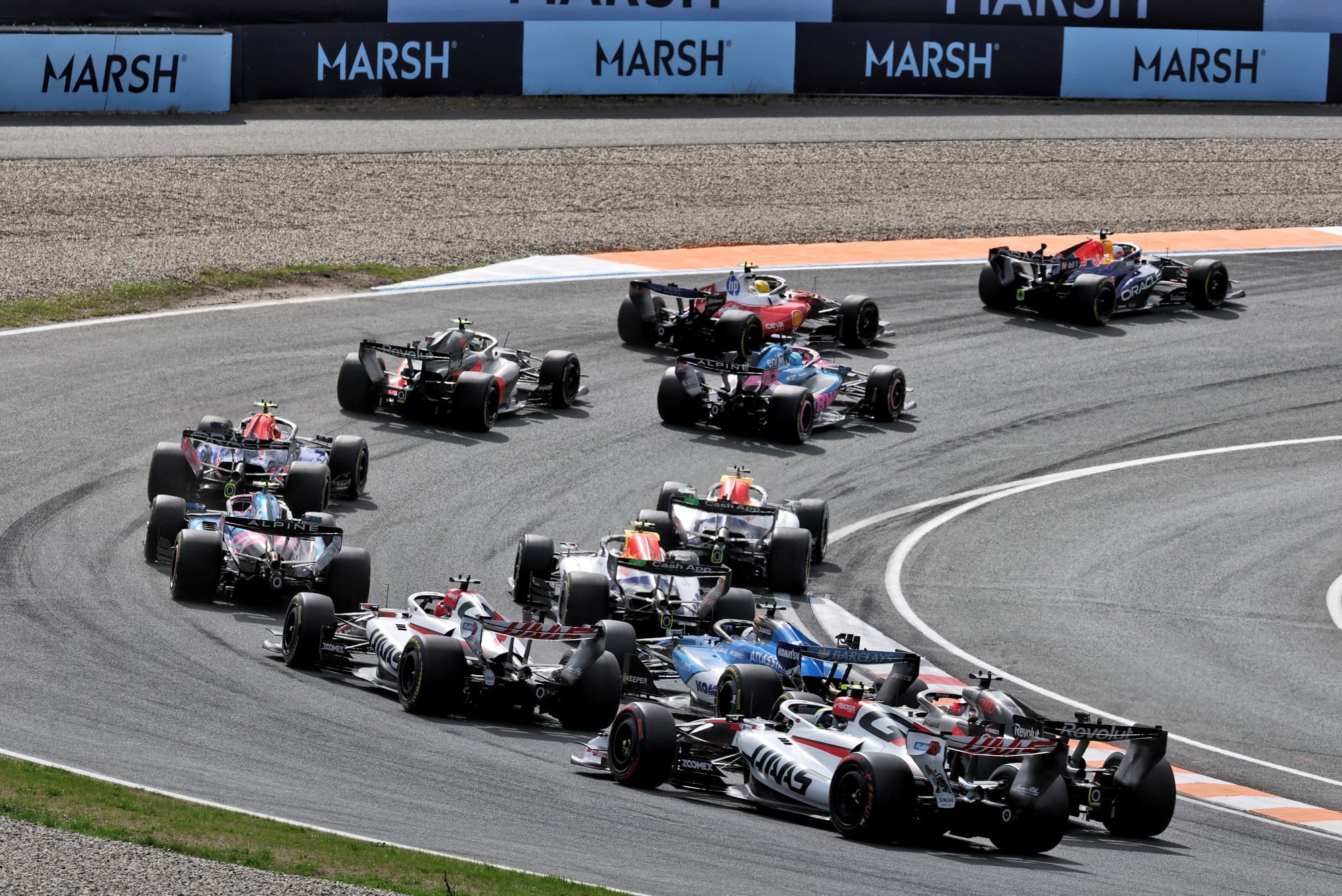 Oliver Bearman (GBR) Haas F1 Team VF-26 at the start of the race.