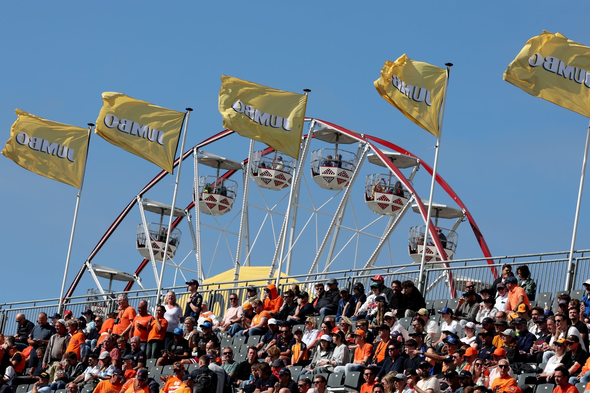 Circuit atmosphere - fans in the grandstand.
