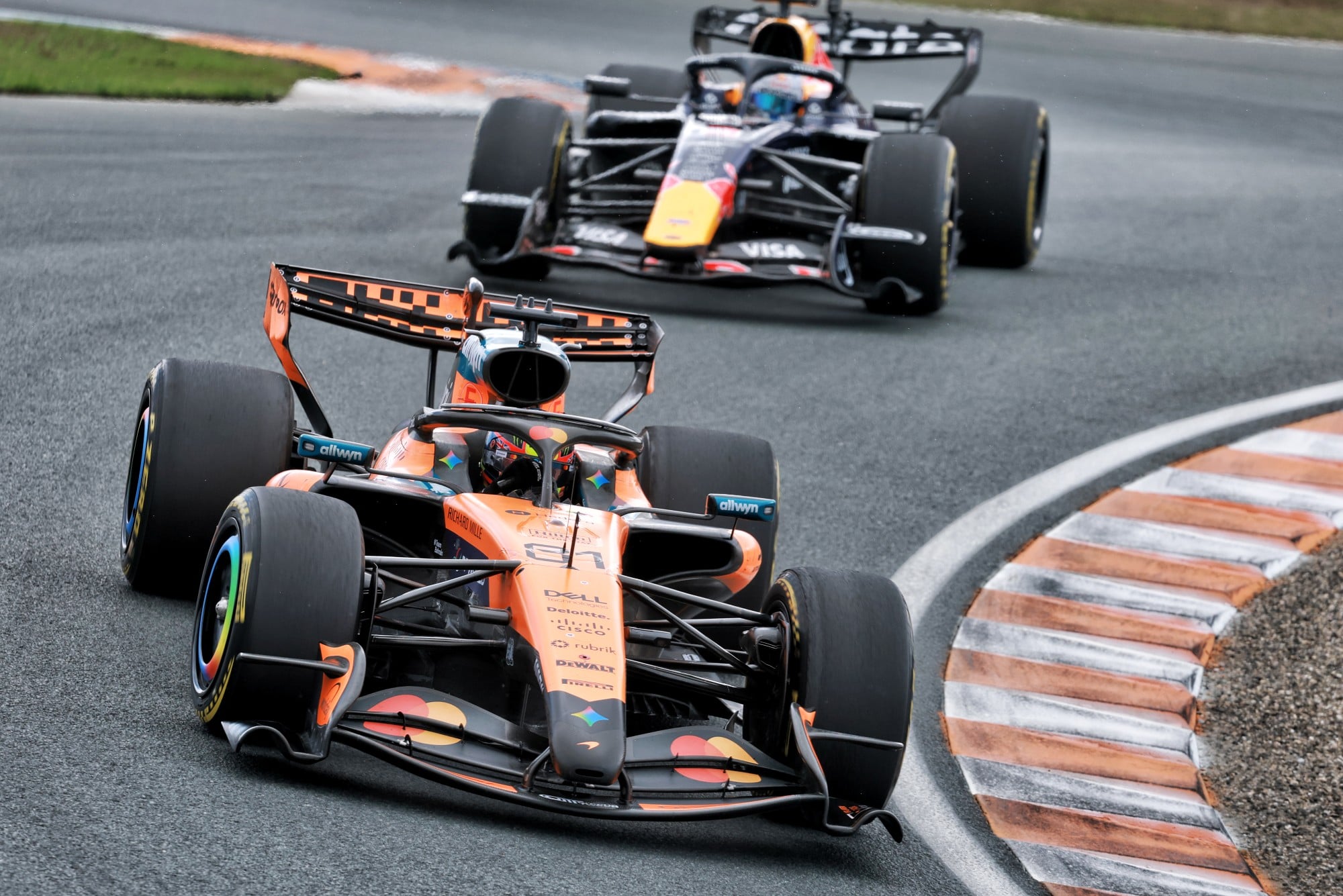 Oscar Piastri (AUS) McLaren F1 Team MCL40.