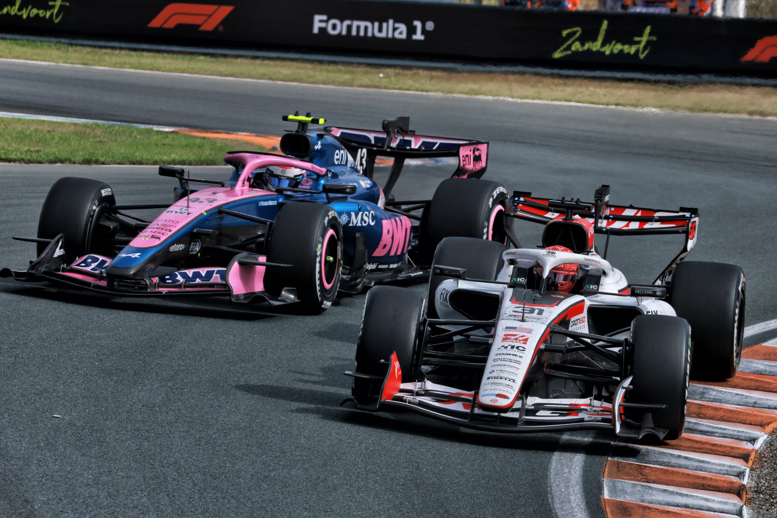 F1: Komatsu destaca desvantagem da Haas em corrida de desenvolvimento em 2026 Esteban Ocon (FRA) Haas F1 Team VF-26.