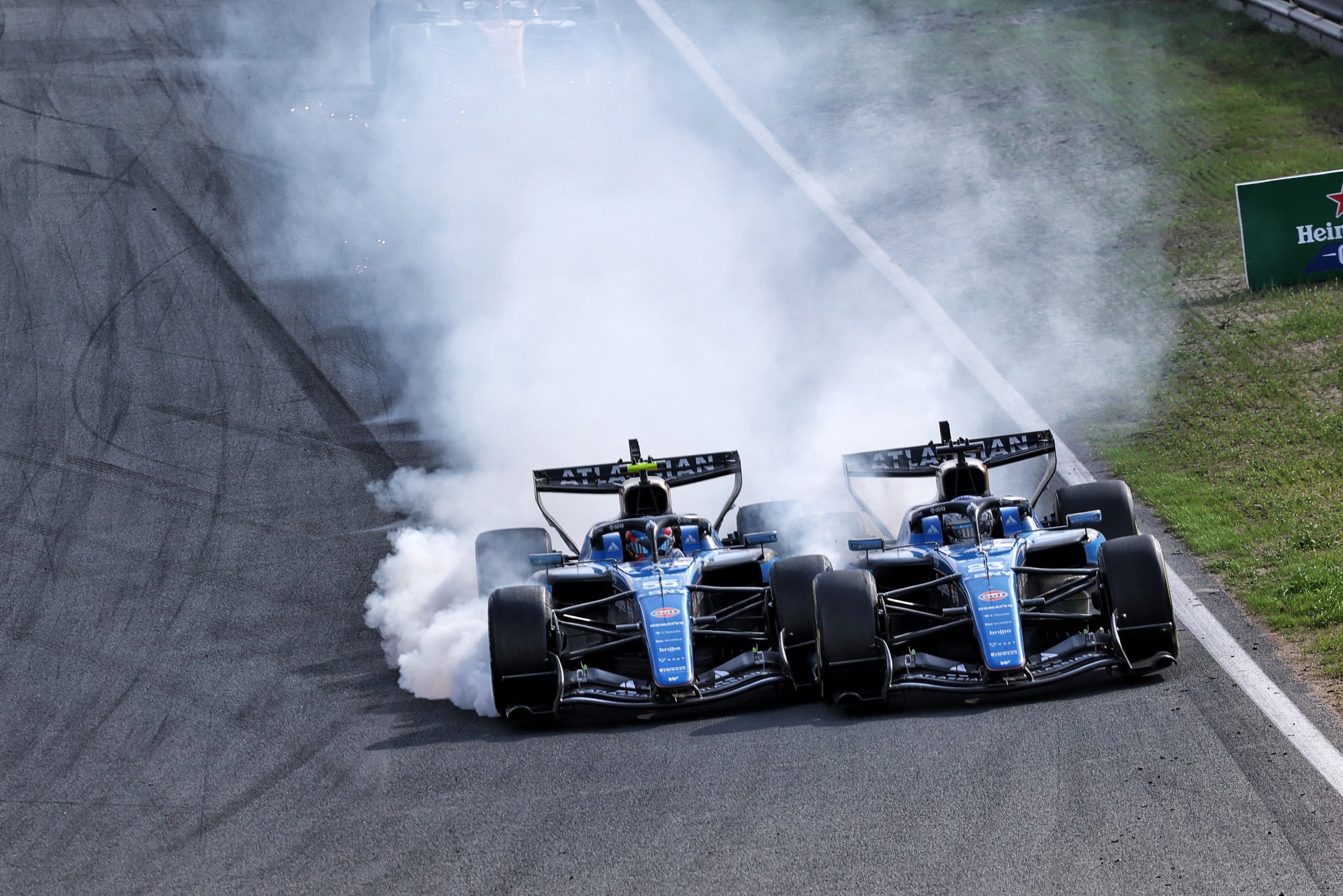 Carlos Sainz (ESP) Williams F1 Team FW48 and Alexander Albon (THA) Williams F1 Team FW48 collide.