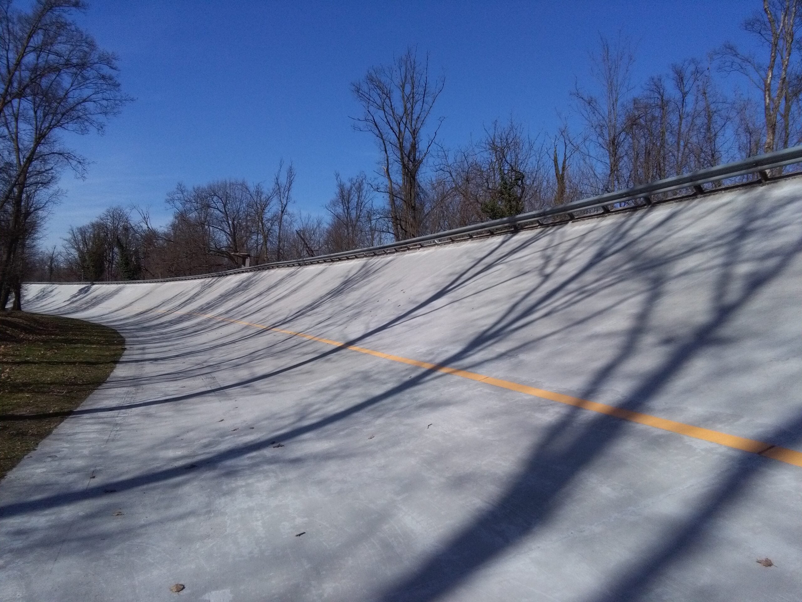 Curva inclinada de Monza resiste ao tempo e relembra a era mais perigosa da Fórmula 1