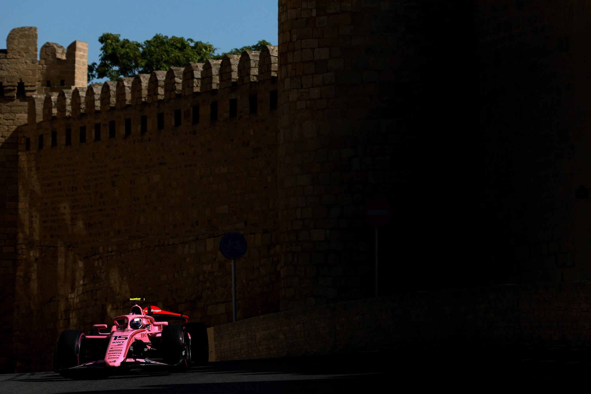F2: Dunne vence corrida principal 1 em Baku. Câmara assume liderança do campeonato Alexander Dunne